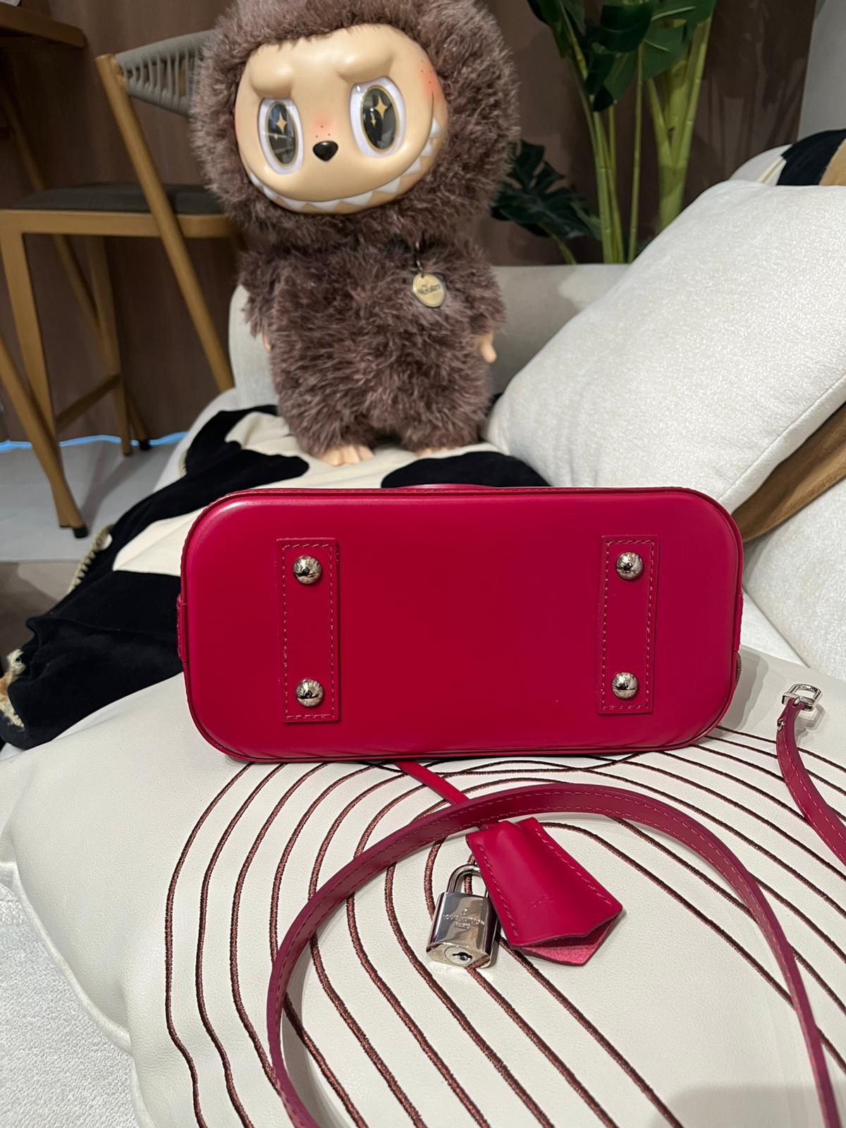 Lv alma bb epi leather  100%Authentic,98%new ✅key lockpad✅dust bag