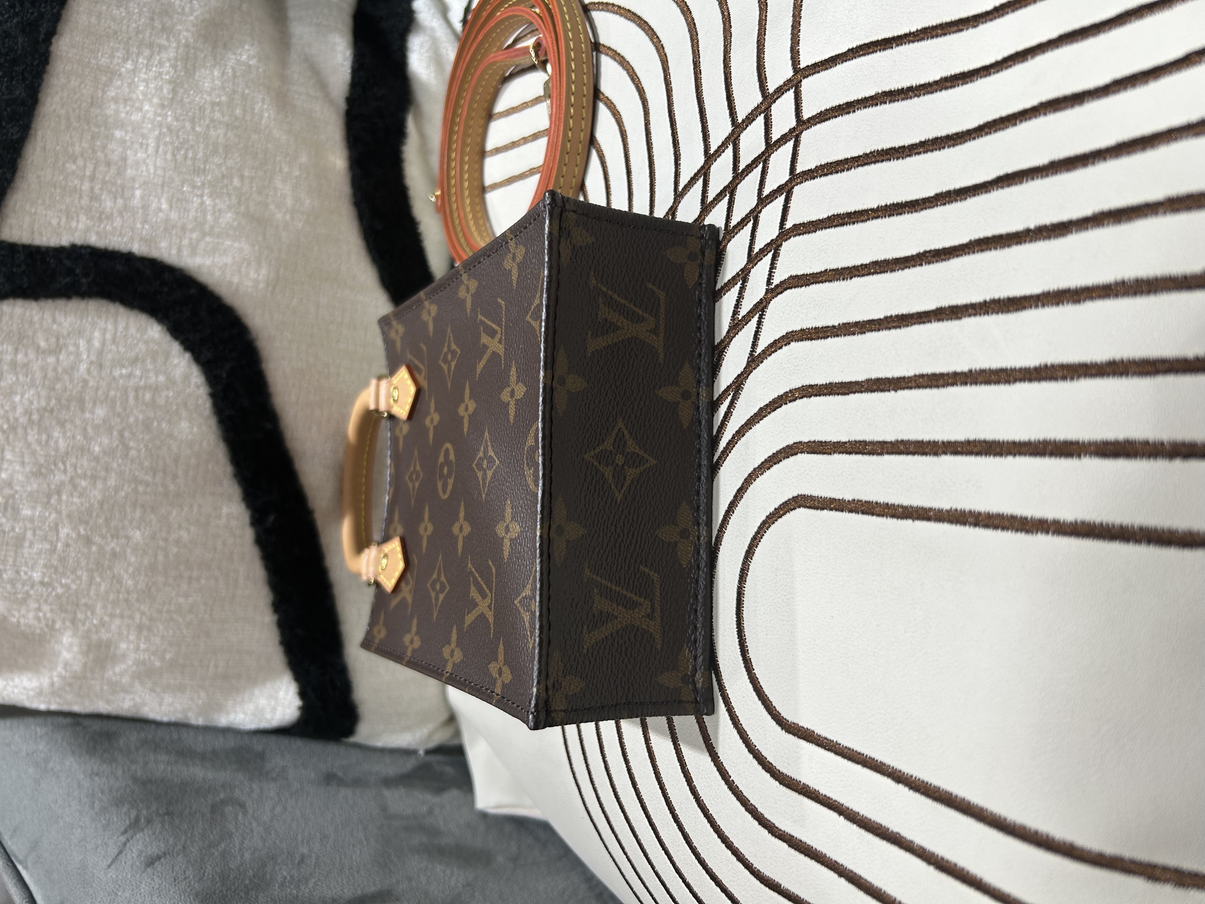 LV Petit Sac Plat Monogram M69442 100%Authentic, 99%New ✅NFC✅收據✅Dust bag✅Box