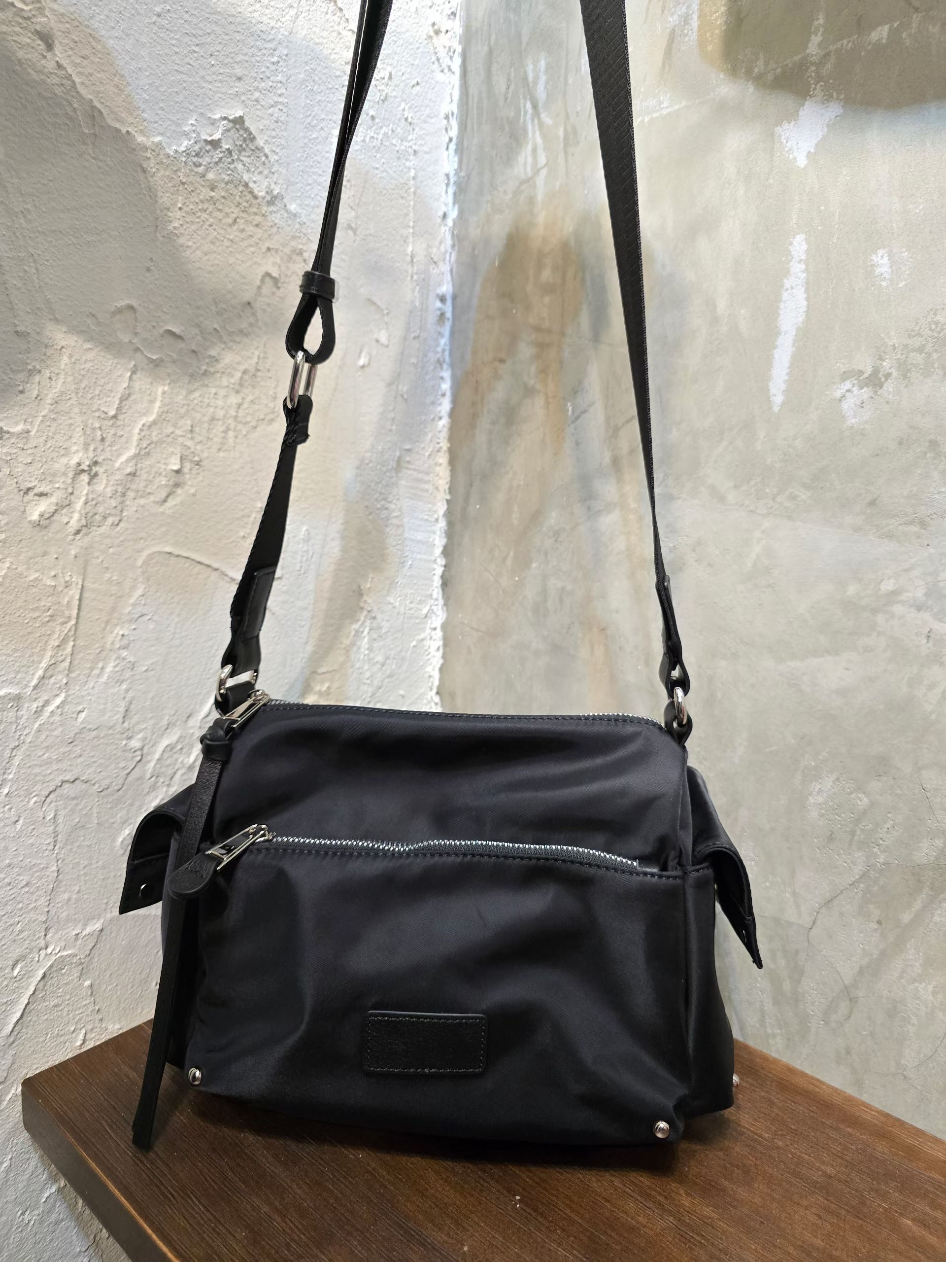 跣水料拼皮實用手袋