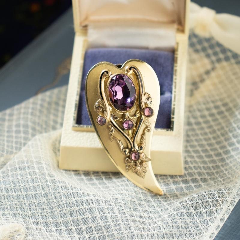 C.a. 1940s Elongated Heart Shape Amethyst Glass Dress Clip(MU064)