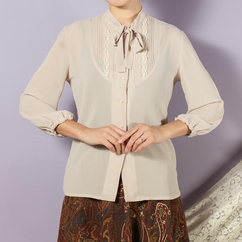 Vintage Japanese Beige Chiffon Tie Collar Blouse Shirt with Lace Accent (MT1840-35)