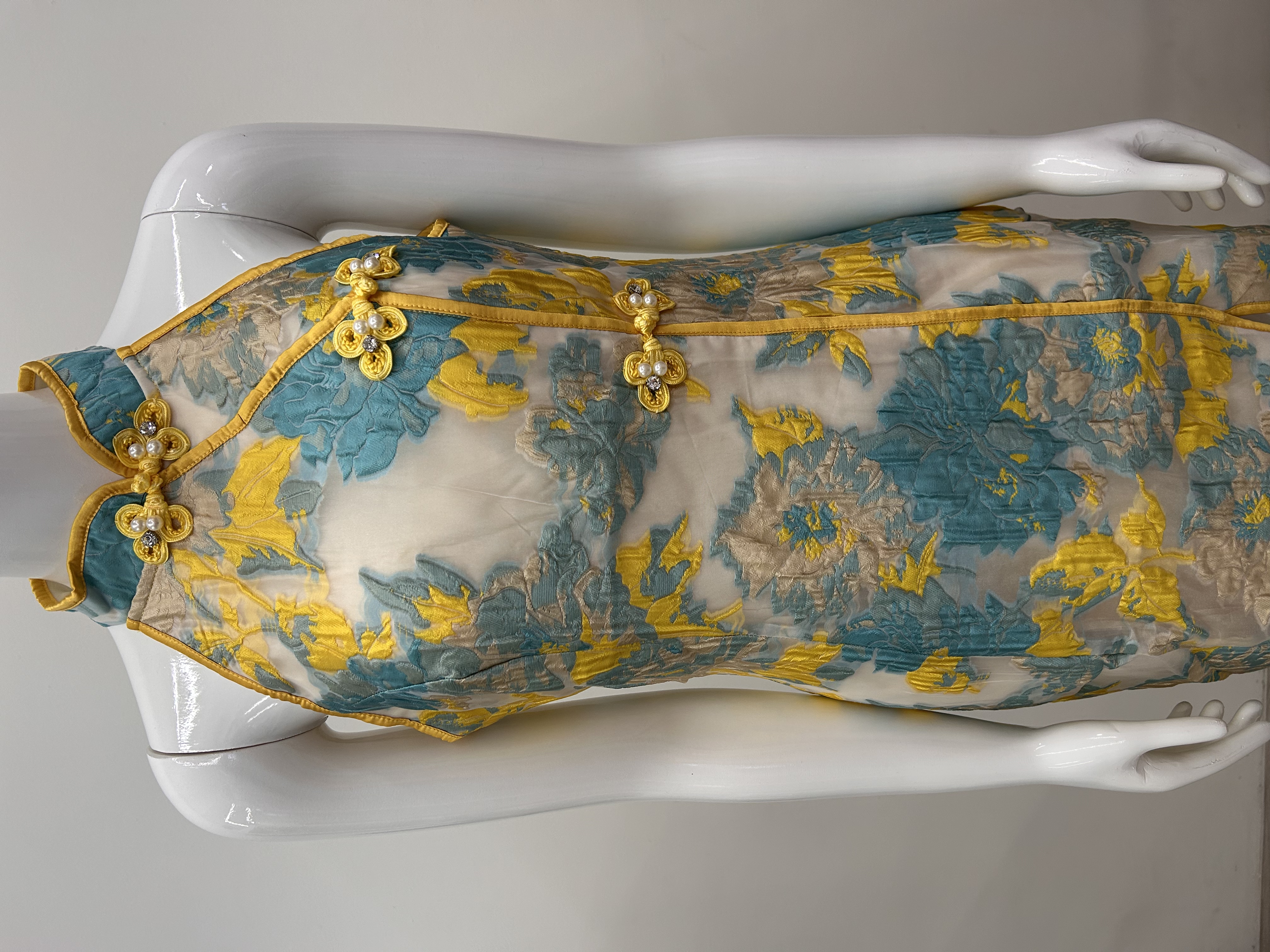 579.WB Embroidered Cut-In Qipao