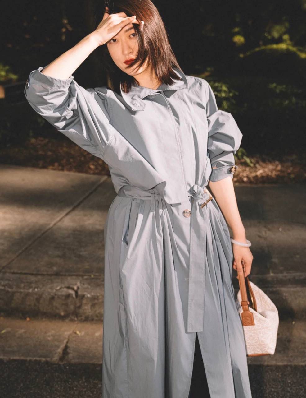 * 𝘊𝘶𝘣𝘪 𝘈𝘯𝘢𝘨𝘳𝘢𝘮 提花布手袋✌️ 大号尺寸:27-17-22cm（顶部宽处34cm） 小号尺寸：21-12-17cm（顶部宽处25cm） 编码:062102布配棕 包包面料挺括度适中，没有固定形状 ，背上出门慵懒氛围感十足😘，肩带可以调节，伸缩至腋下背，单肩，手拎皆可