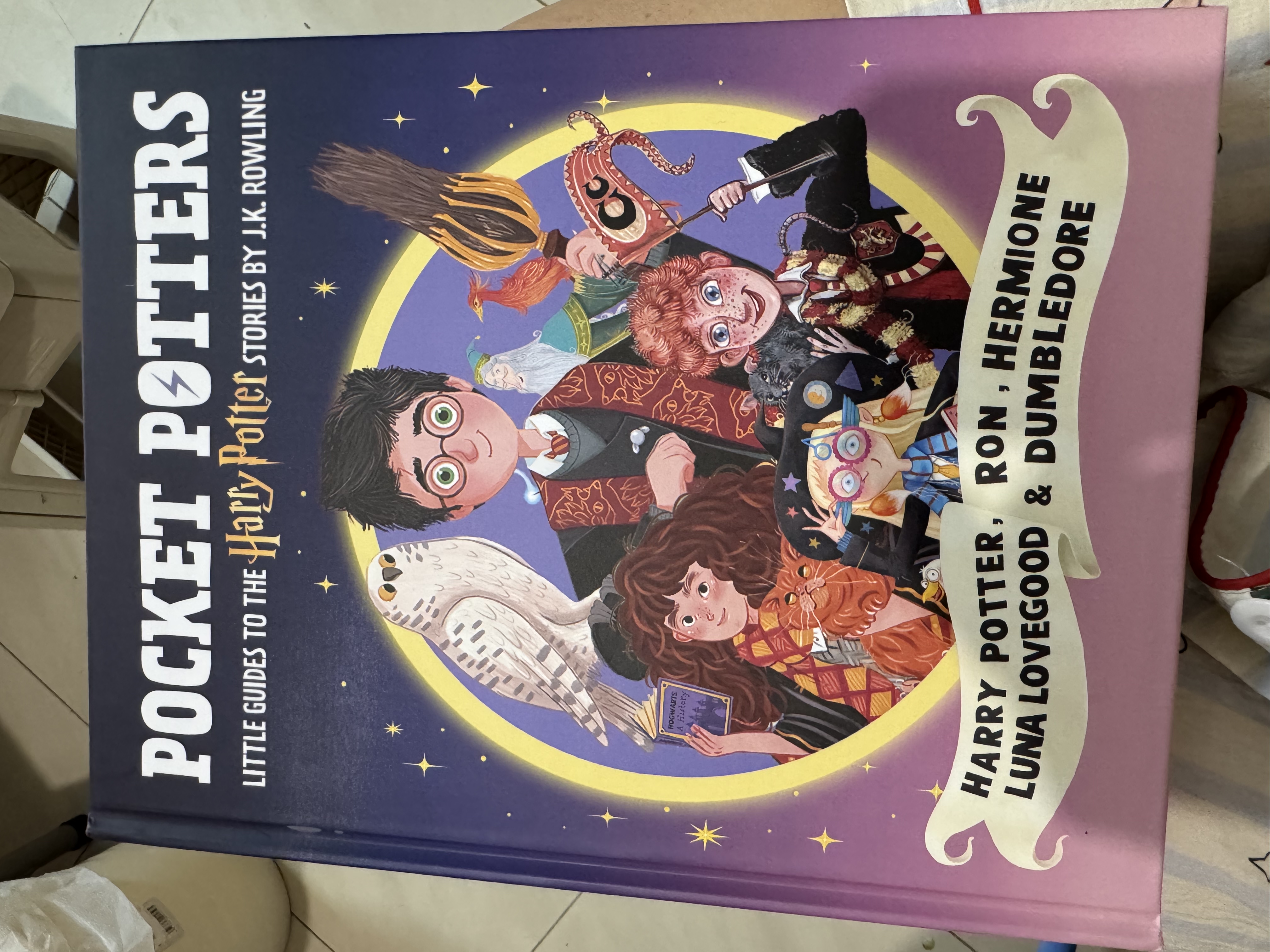 · 原文書名：Harry Potter，Ron Weasley，Hermione Granger，Professor Dumbledore，Luna Lovegood · 系列名：POCKET POTTERS · 副標題：Little Guides to the Harry Potter Stories · 作者：K. Towling