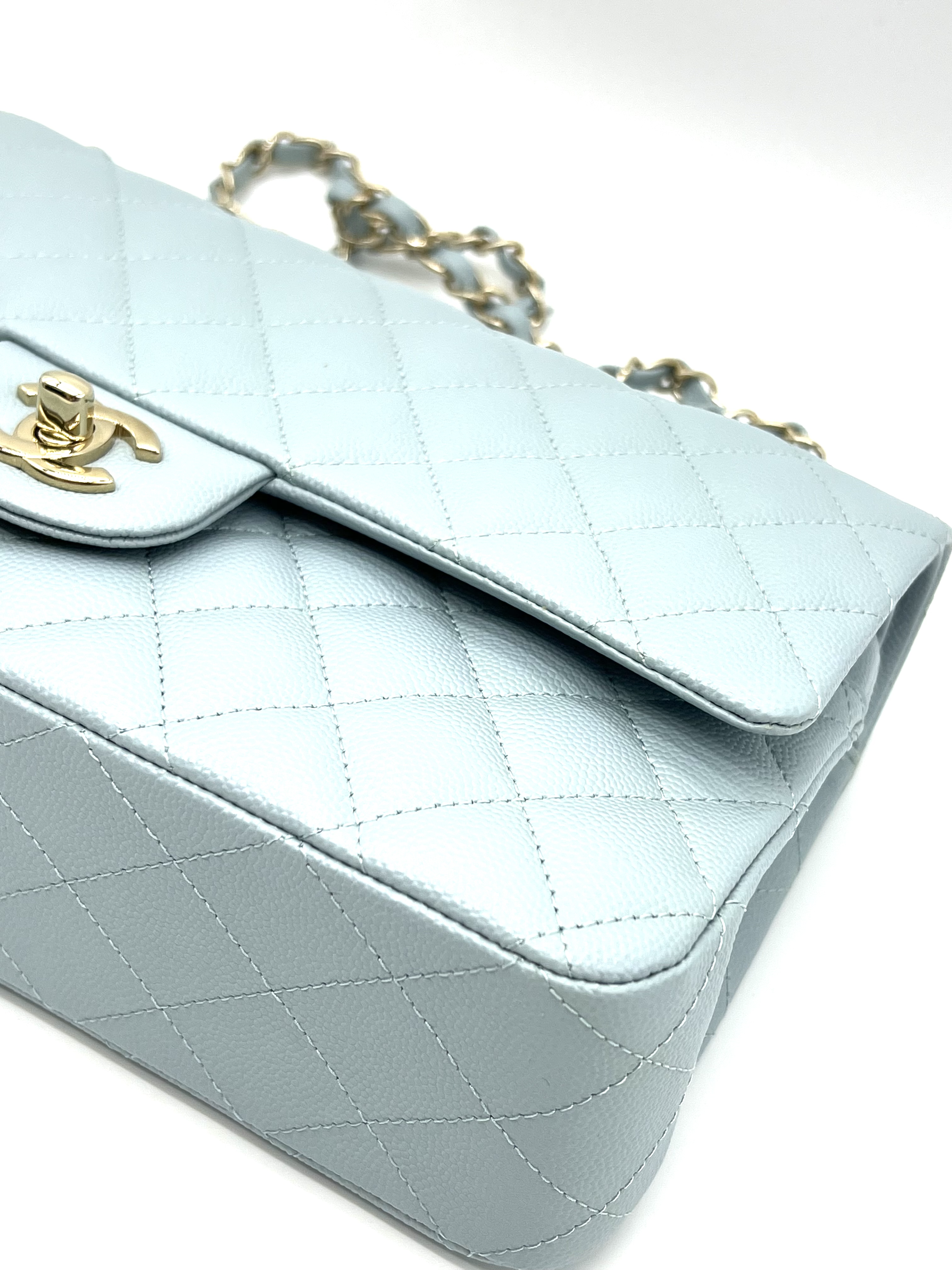 Chanel Small Classic Flap Handbag / Product Code: 26031707