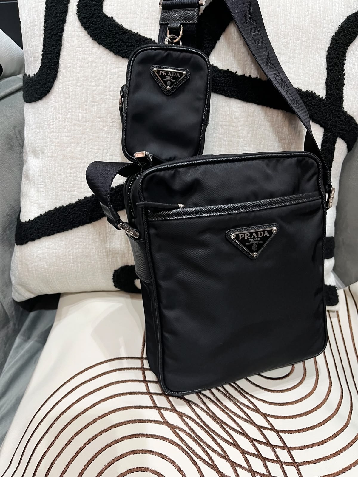 PRADA Re-Nylon Shoulder Bag 2VH112 black 100%Authentic, 98%new ✅card booklet ✅dust bag 