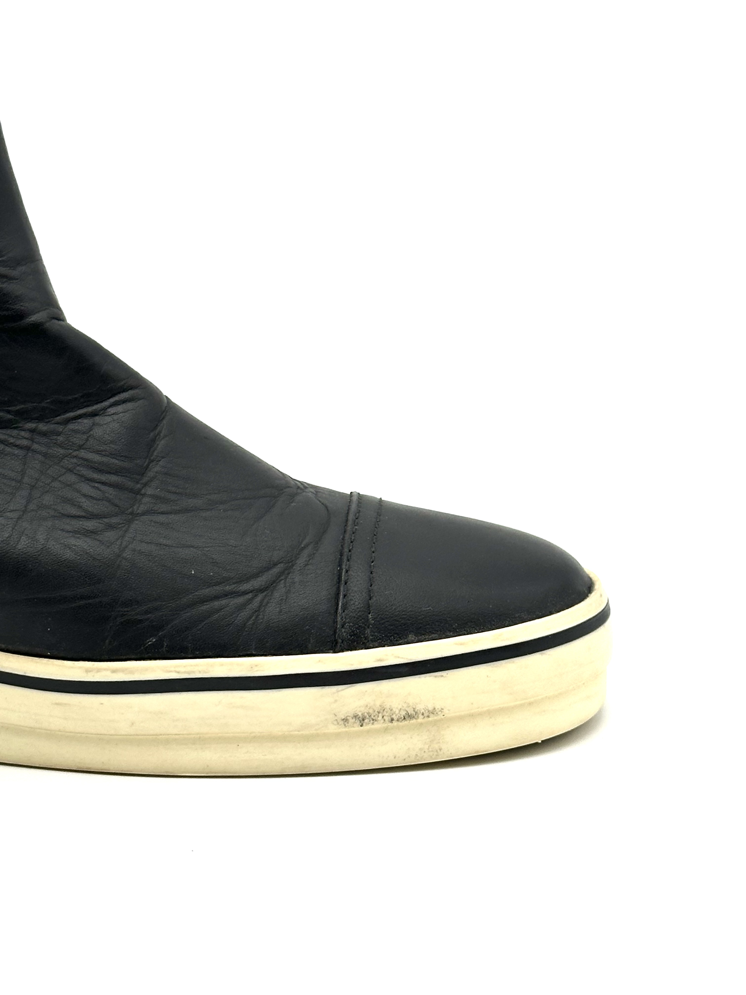 Pre-owned Chanel black quilted leather mid-calf boots / Product Code: 26040407