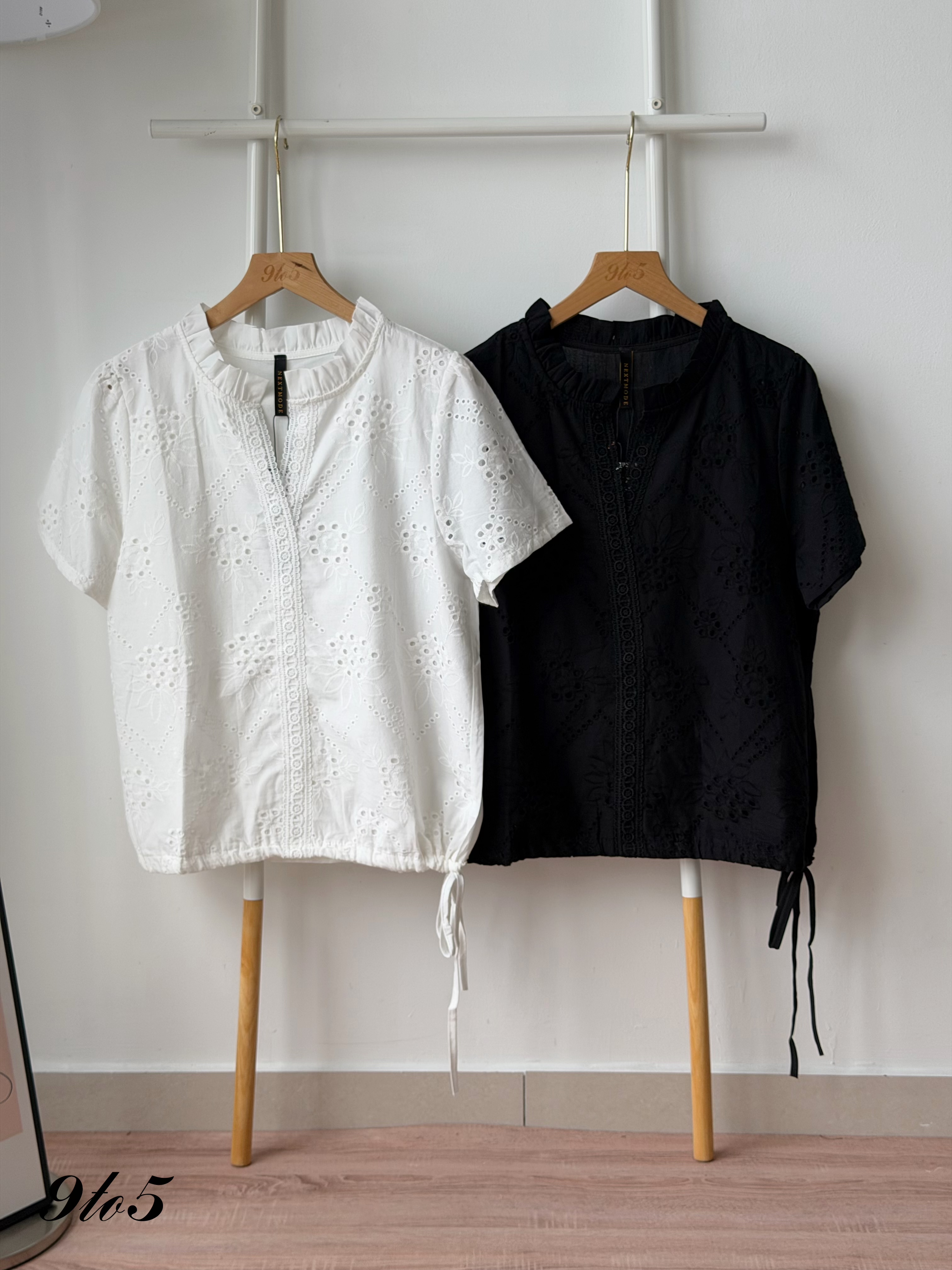 T4470 Ruffle Collar Lace Floral Blouse - Black & White