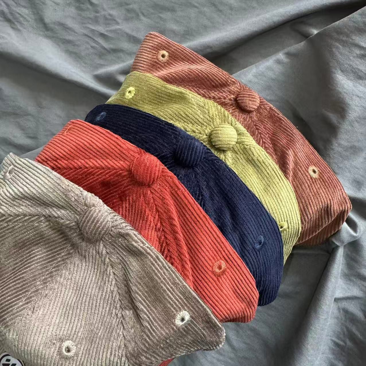 $109頂。2頂起$99頂。日系beams & pizza燈芯絨棒球