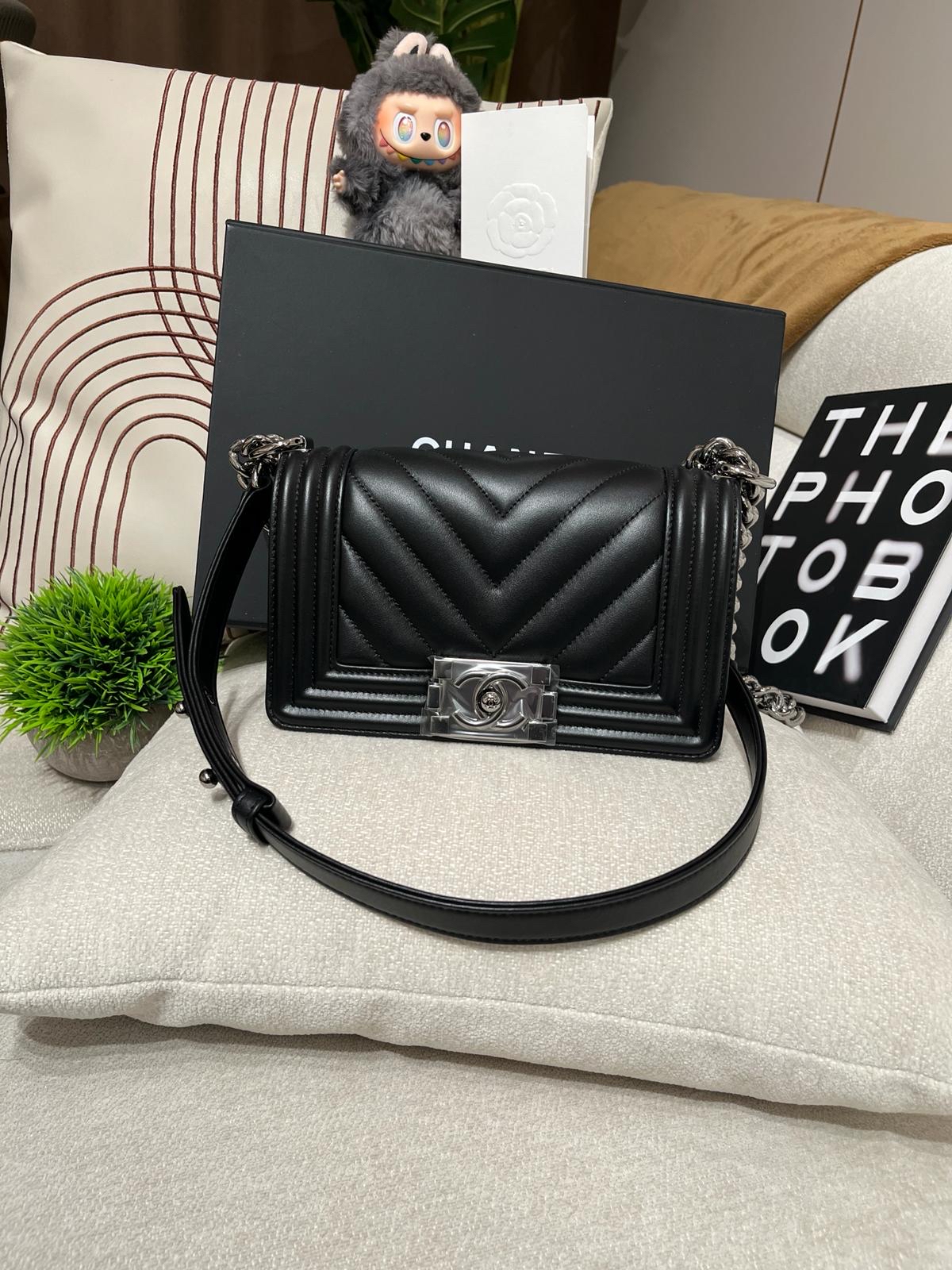 Chanel Boy small 20cm A67085 黑色牛皮亮面銀扣  100%Authentic,100%new全新貨品 ✅專門店收據✅晶片✅塵袋✅box