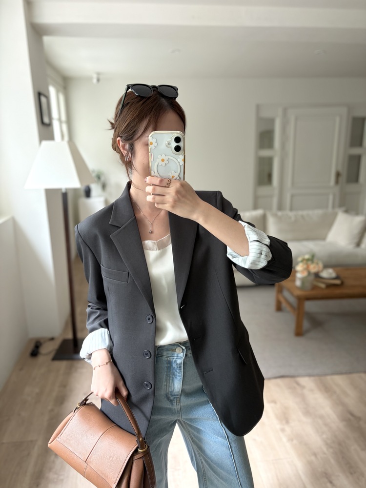 The Seamline Wide-Leg Jeans
