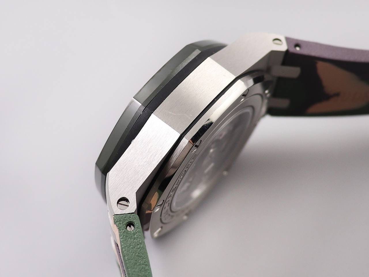 A P26400绿陶＂迷彩＂系列，直径44MM，钢壳绿色陶瓷圈绿色陶瓷按的把的！搭载订制版12H计时3126机芯，特制的顶级＂军绿迷彩＂橡胶带最强版＂26400＂系列🔥💯