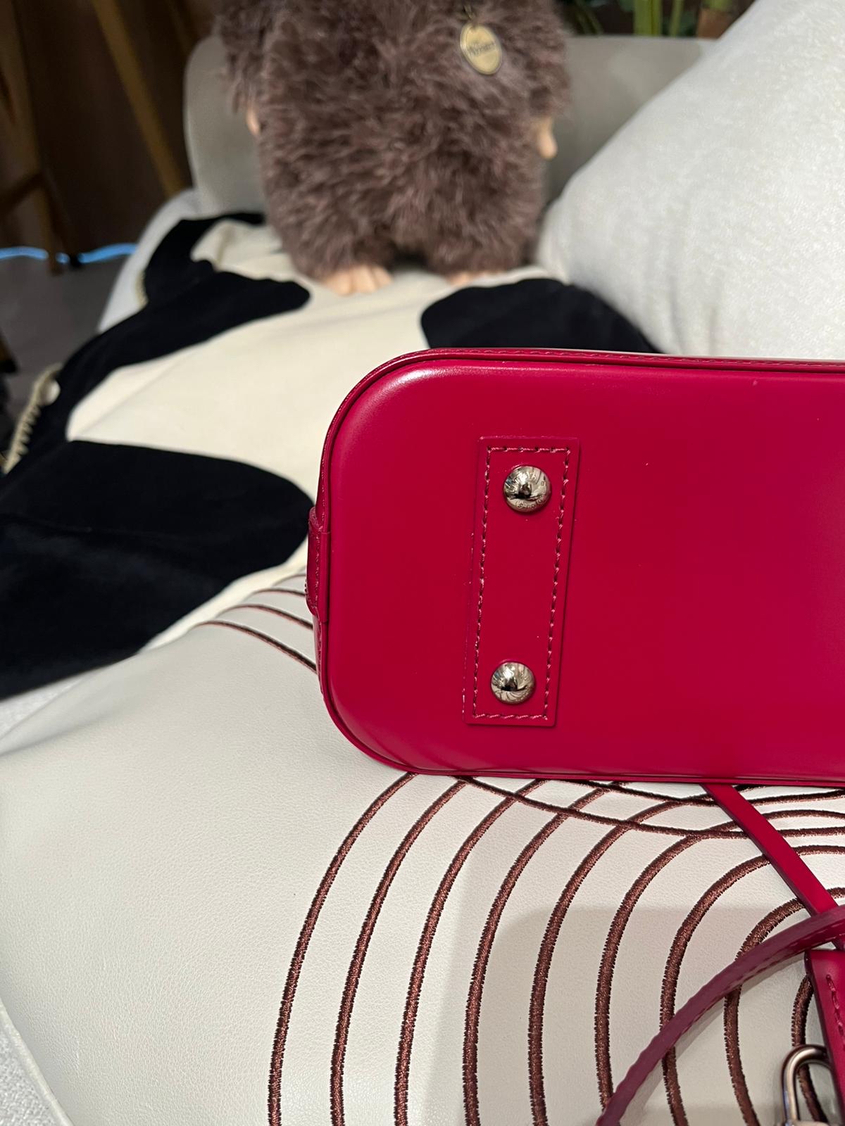 Lv alma bb epi leather  100%Authentic,98%new ✅key lockpad✅dust bag