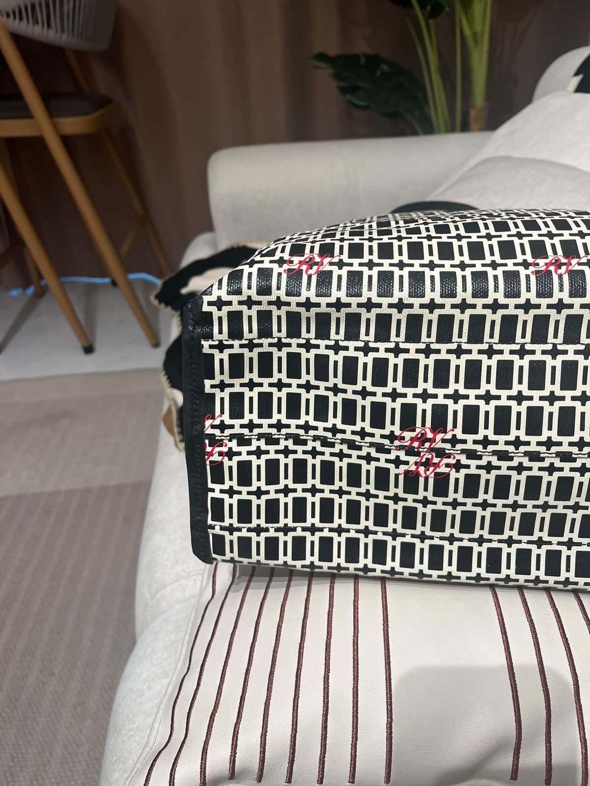 Roger Vivier Grand Vivier Shopping Tote Bag 100%Authentic, 98%New