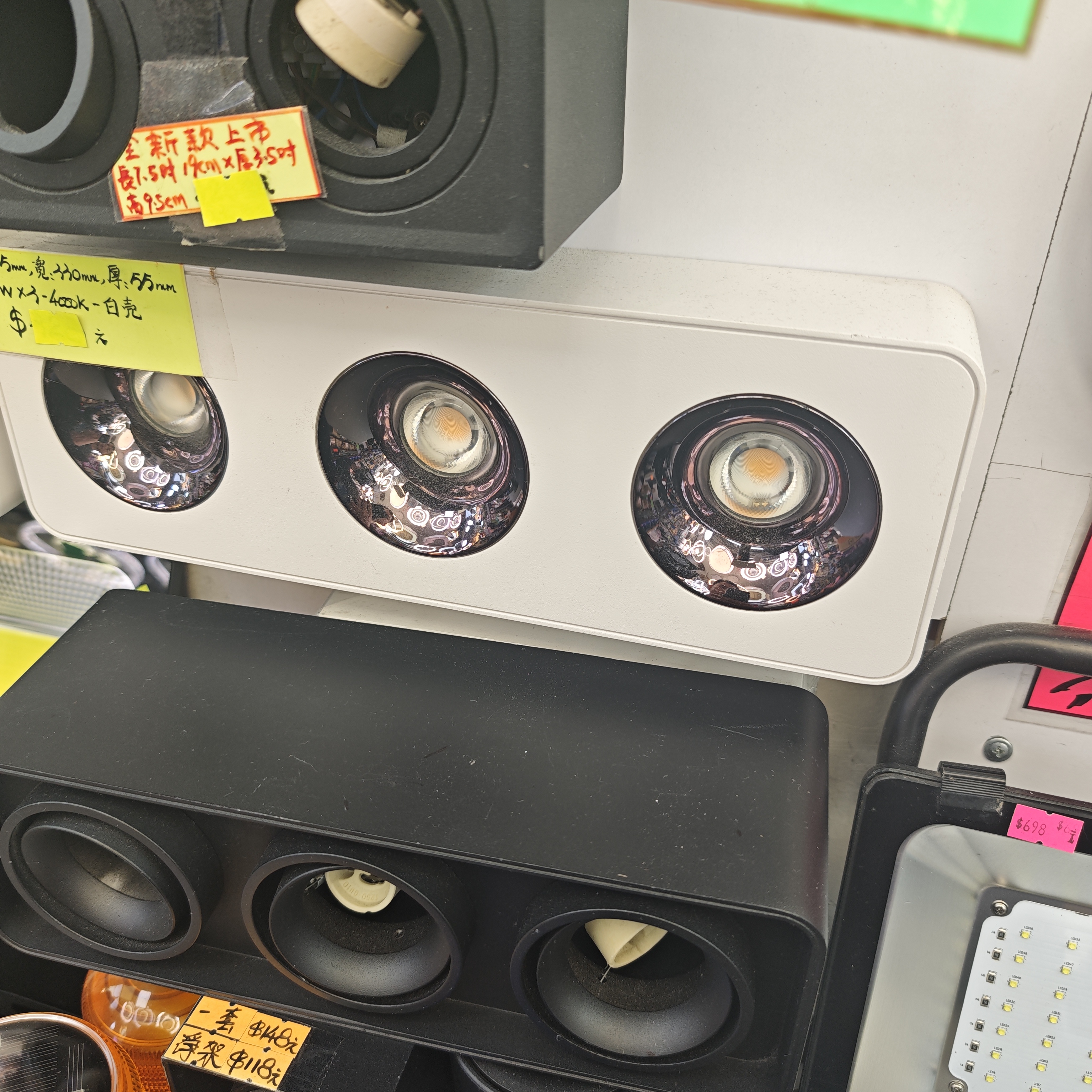 方形盒仔燈  都市系列 白色 三頭盒仔燈  固定角度 一體化天花盒仔燈 不可換燈膽