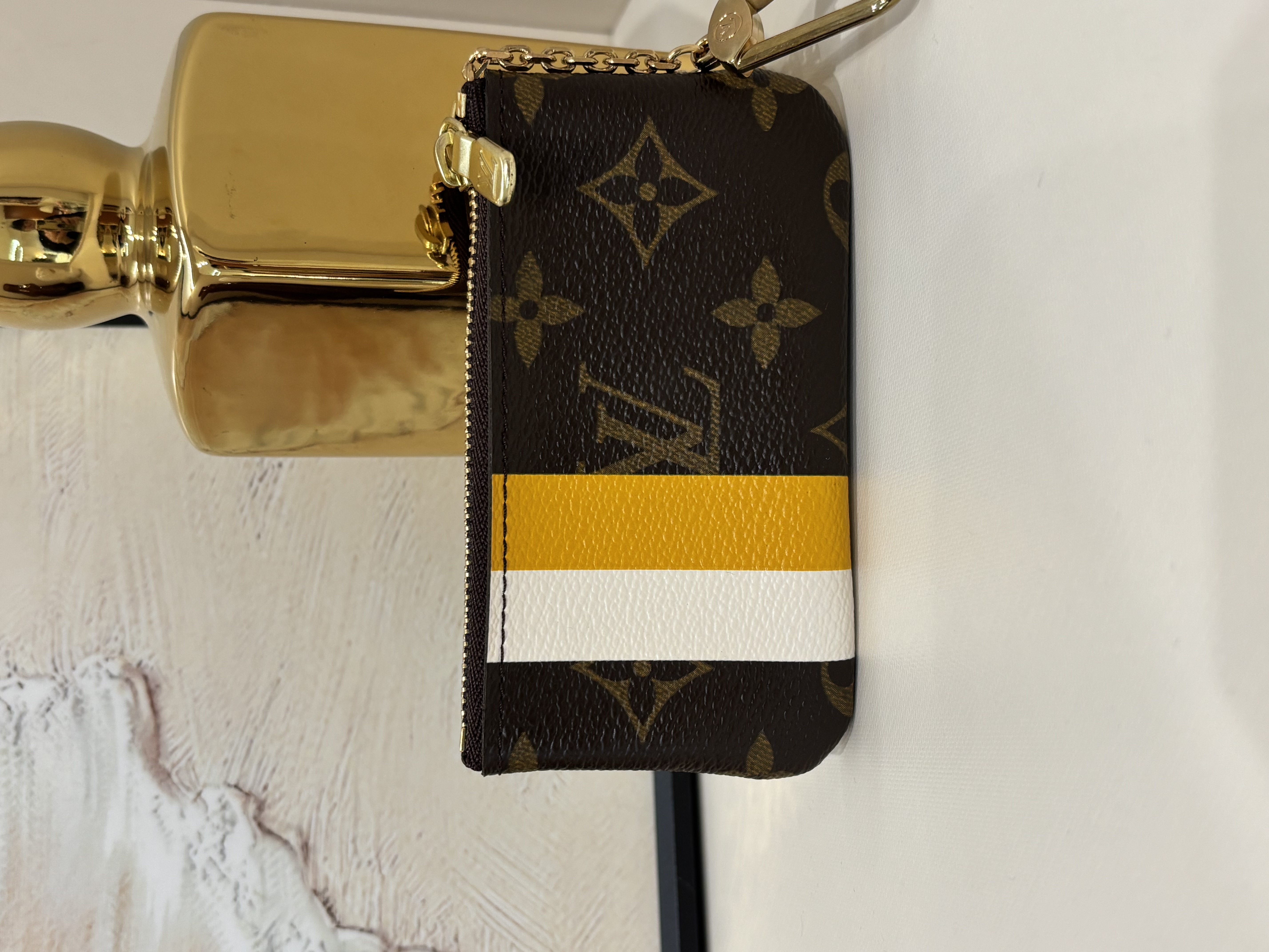 Lv key holder limited edition 100%Authentic, 98%New ✅Box
