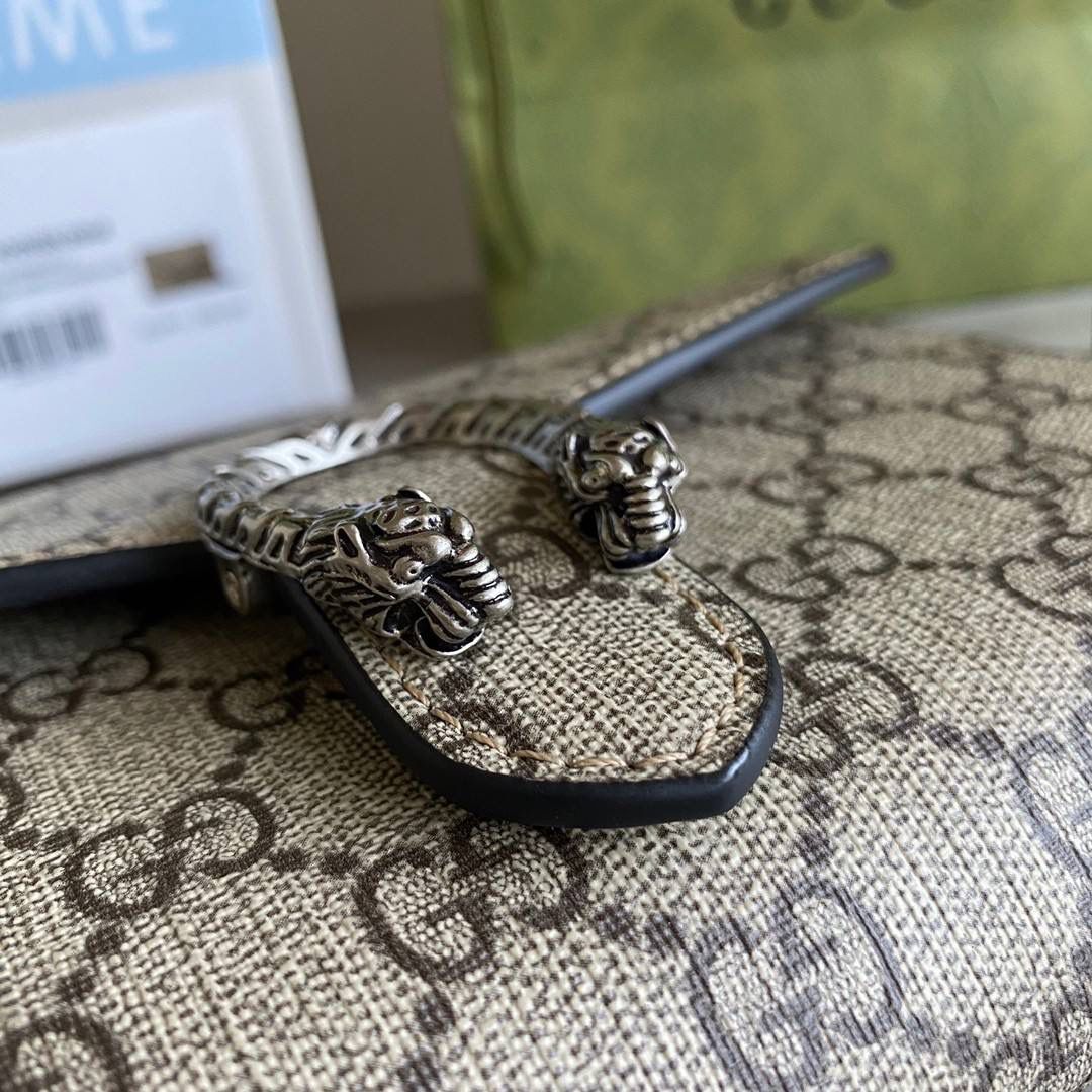 👜独家特级正品品质 ️401231新包装 尺寸：20144cm！ 迷你酒神系列❣️ 织纹虎头马刺扣woc链条包，三个单独内部隔层和十六个卡片隔层。。附带️全套最新绿色系列环保包装🔥✨