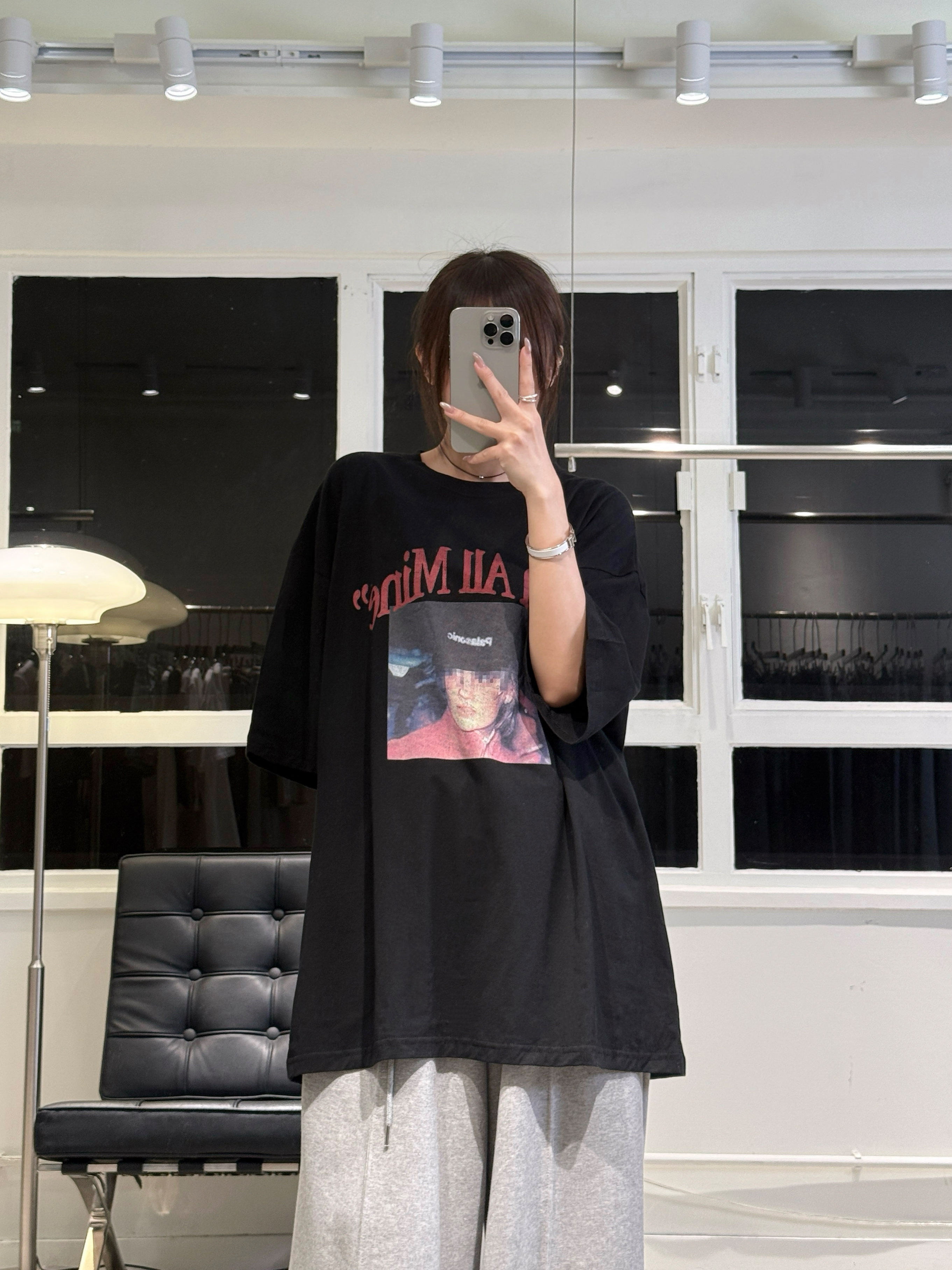 𝐒𝐨𝐟𝐭 𝐯𝐢𝐧𝐭𝐚𝐠𝐞 𝐨𝐯𝐞𝐫𝐬𝐢𝐳𝐞𝐝 𝐠𝐫𝐚𝐩𝐡𝐢𝐜 𝐭𝐞𝐞
