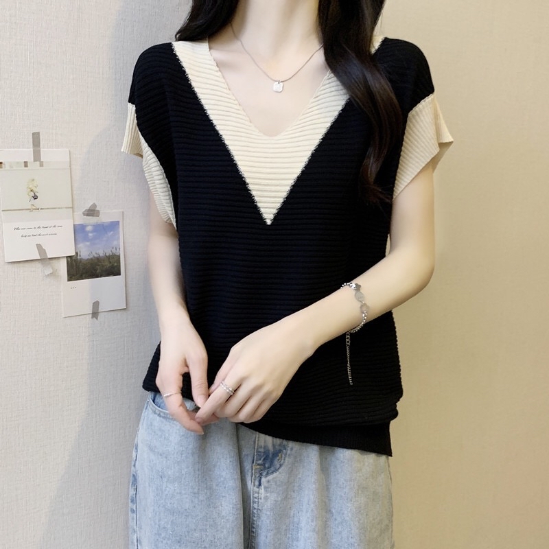 B102(1001) 韩版减龄拼大V撞色边领与袖黑针织上衣