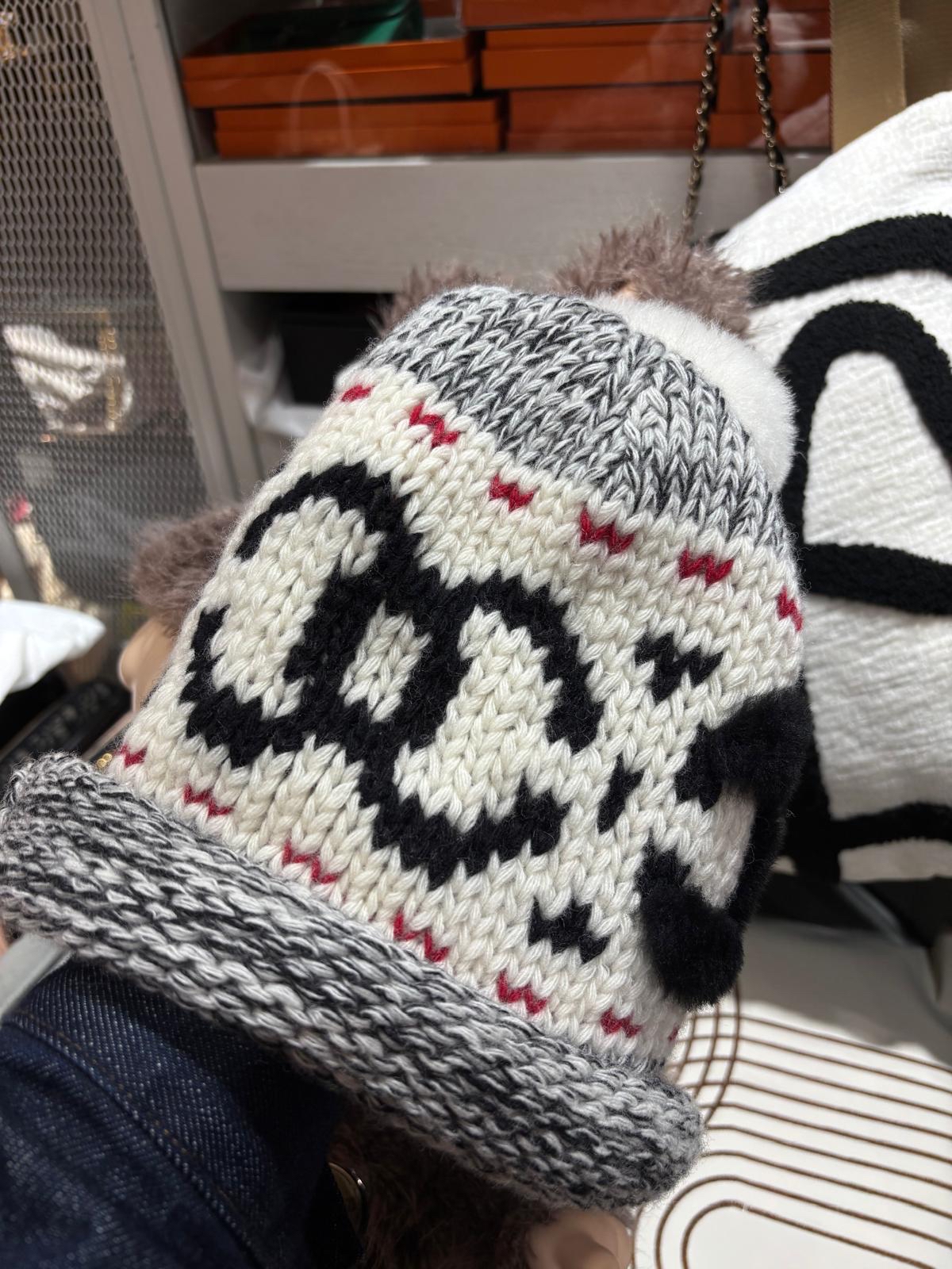 Chanel coco neige 冷帽 100%Authentic, 未使用品