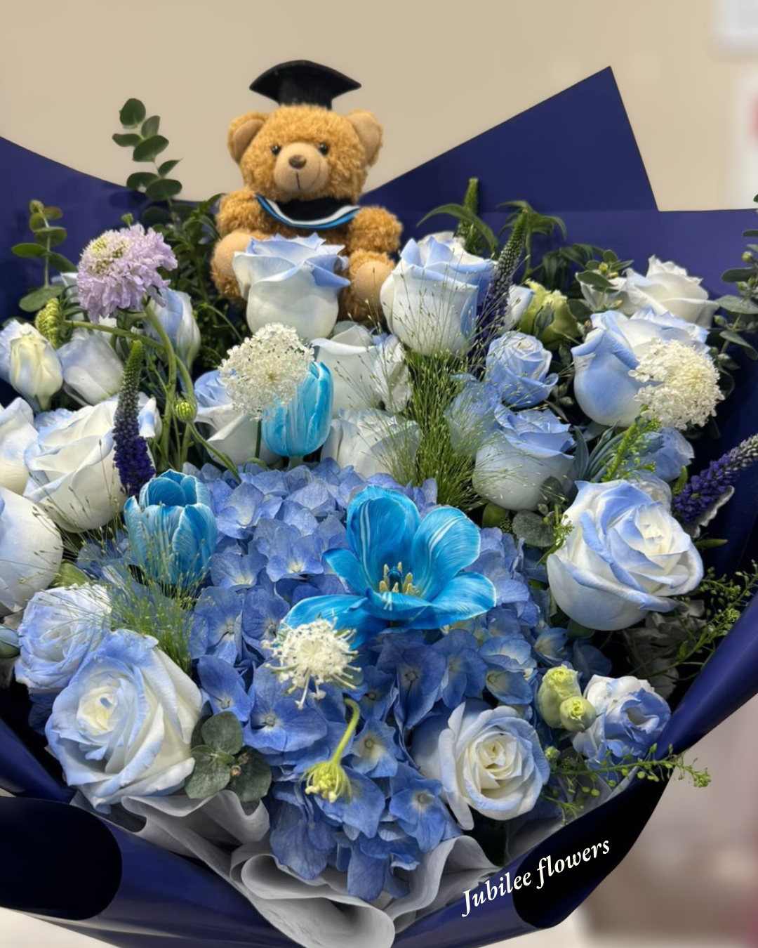 藍色繡球 · 碎冰藍玫瑰 · 藍色鬱金香花束 （不包括畢業公仔 ）