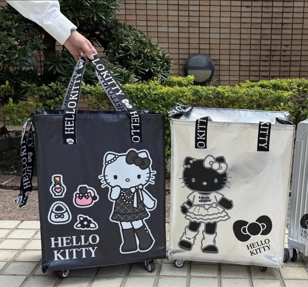 （約6月尾到貨）🇹🇼台灣超商限定 限量長腿Kitty滑輪購物車💕