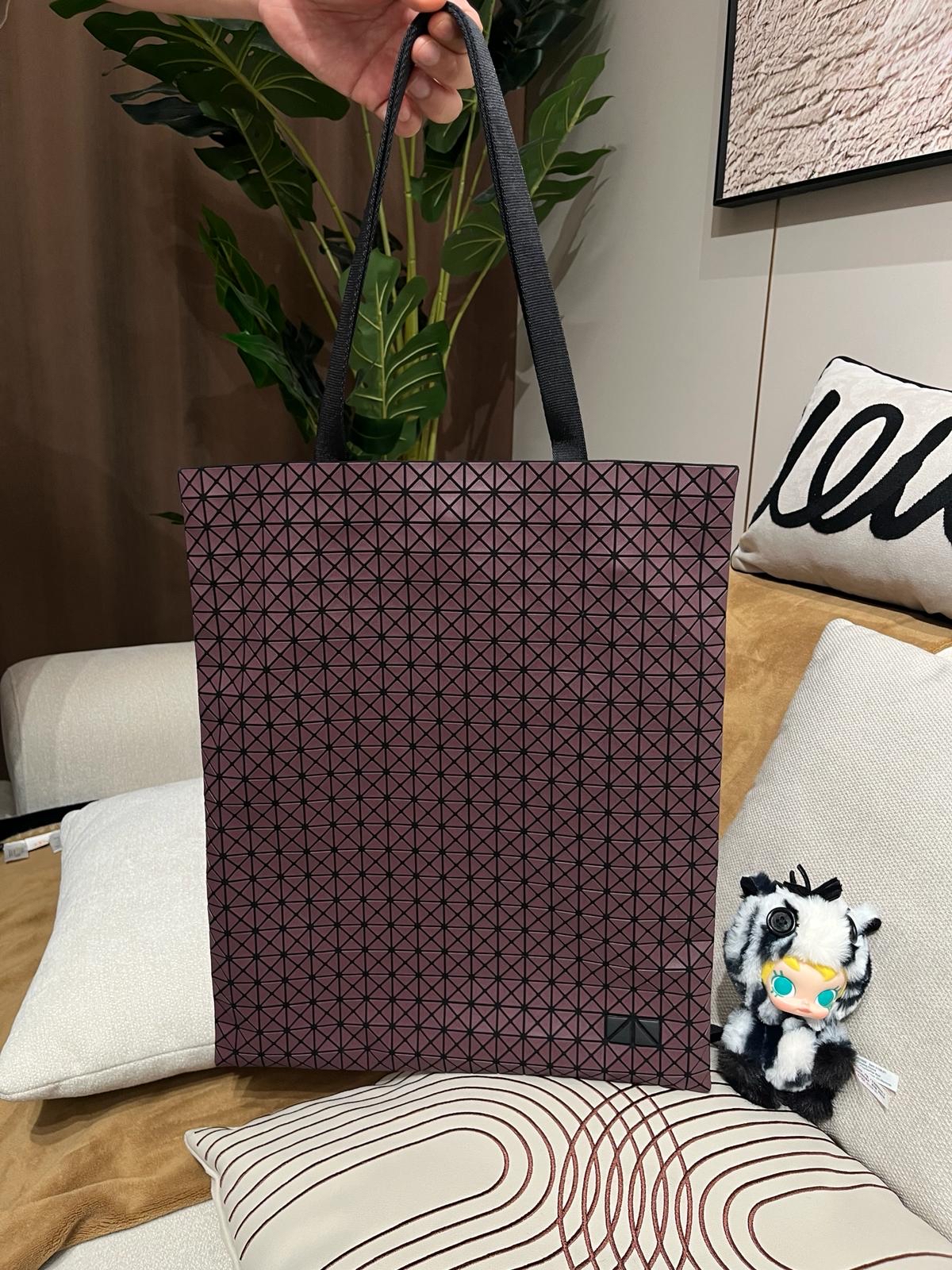 Issey miyake bao bao cart s tote bag啞面  100%Authentic,99%new✅塵袋 ✨專門店售價 $6980 ✨