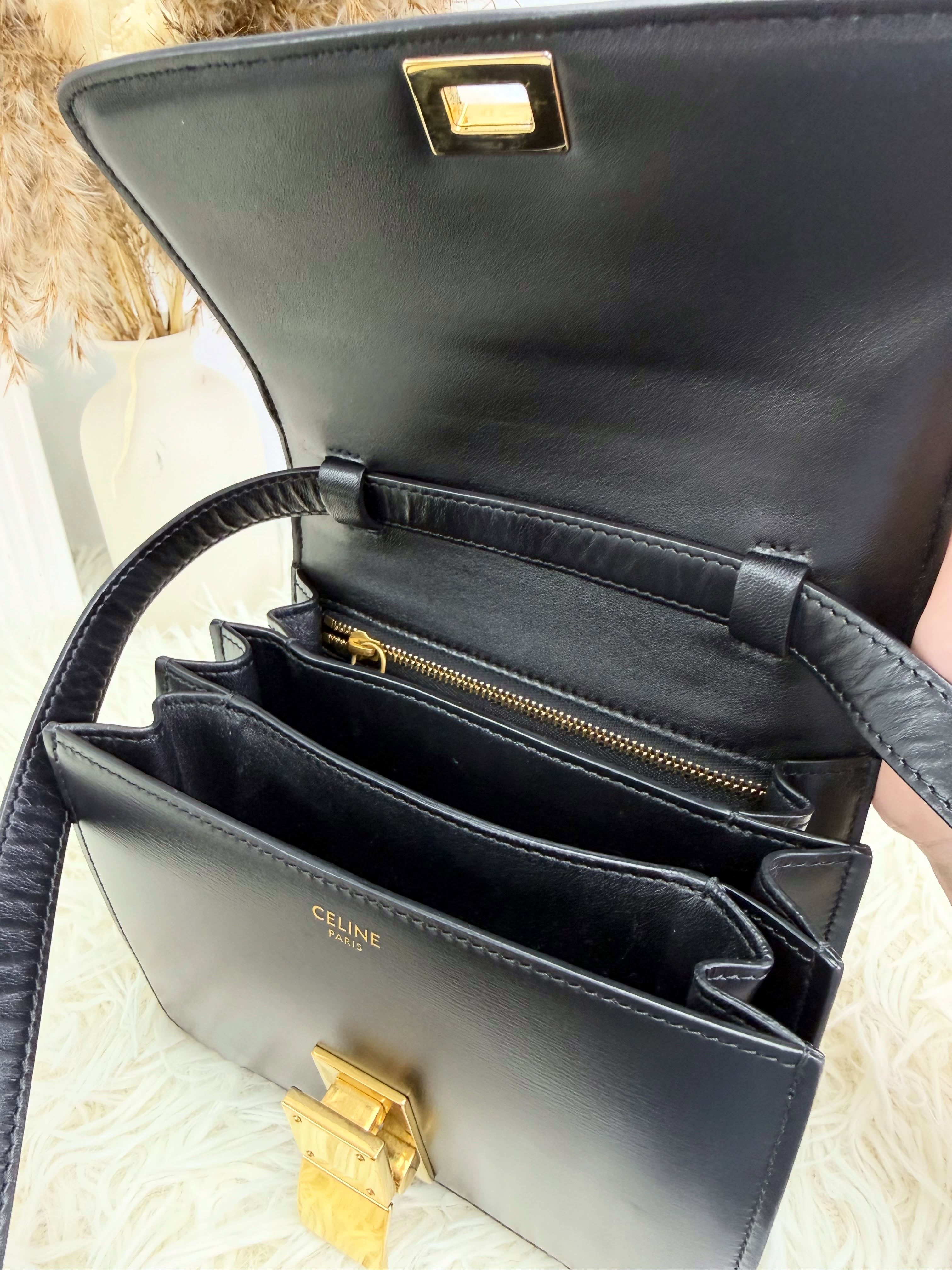 Celine👜 PRE OWNED 🛍️黑金box mini🖤💛  💰優惠價 $6980 98%new  #收袋王  喜歡的話快點pm/whatsapp 我們💓 銷售熱線51111 321（whatsapp)  我們服務包括有：手袋飾物回收、手袋置換(一換一、一換多也可以） 、專業手袋鑑證、專業手袋護理  購買方法 🏢親臨門市 荃灣南豐中心15樓1521室（荃灣地鐵站a出口1分鐘到）敬請預約 ❤️只賣正品正貨，任驗💓🫰🏻 ❤️‍🔥本店為香港註冊公司絕對真貨，信心保證👍🏻 🫰🏻本店設有鑑證服務，有駐場鑑證師  ✨歡迎追蹤我哋各個平台緊貼最新優惠x貨品🔥😍 👇🏻👇🏻👇🏻👇🏻👇🏻👇🏻👇🏻👇🏻  ⭐️Instagram: aoaocave  🌈Facebook: aoaocave收袋王  🔥Carousell: acluxuryhk  👆🏻👆🏻👆🏻👆🏻👆🏻👆🏻👆🏻👆🏻  ___________________________  Disclaimer🫰🏻All trademarks and copyrights are reserved to the original brand holders. @AOAOCAVE sells only authentic goods and is not affiliated with any of the brands mentioned.  @AOAOCAVE 跟任何品牌無關，而且沒有持有任何品牌資版權，亦沒有與任何品牌合作。所有商標及版權歸屬於品牌坊所有，帖子只作分享用途。  #aoaocave #手袋回收 #名牌買賣