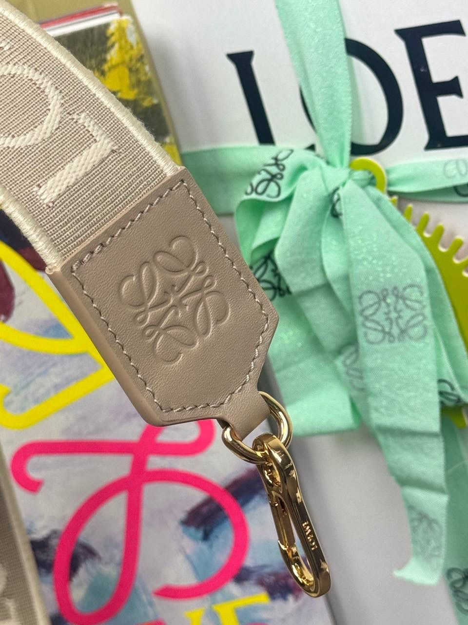 𝐀𝐧𝐚𝐠𝐫𝐚𝐦 刺绣肩带「沙色」 👈 全新升级上线♻️ 尺寸:𝟗𝟗-𝟒𝐜𝐦（长度可调节） 编码：182323