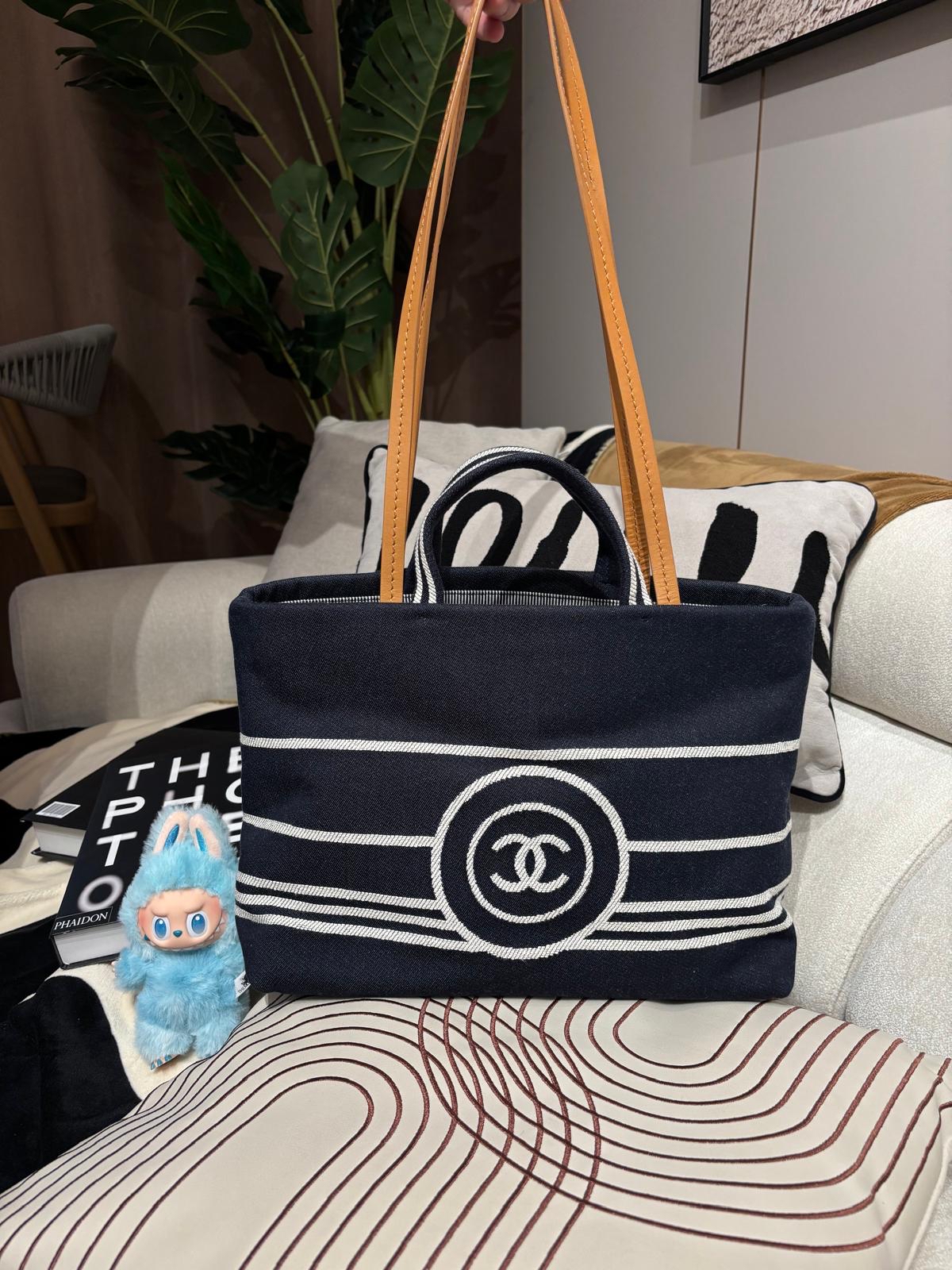 Chanel Denim 2Way Bag 100%Authentic, 98%New ✅Dust bag✅19Card