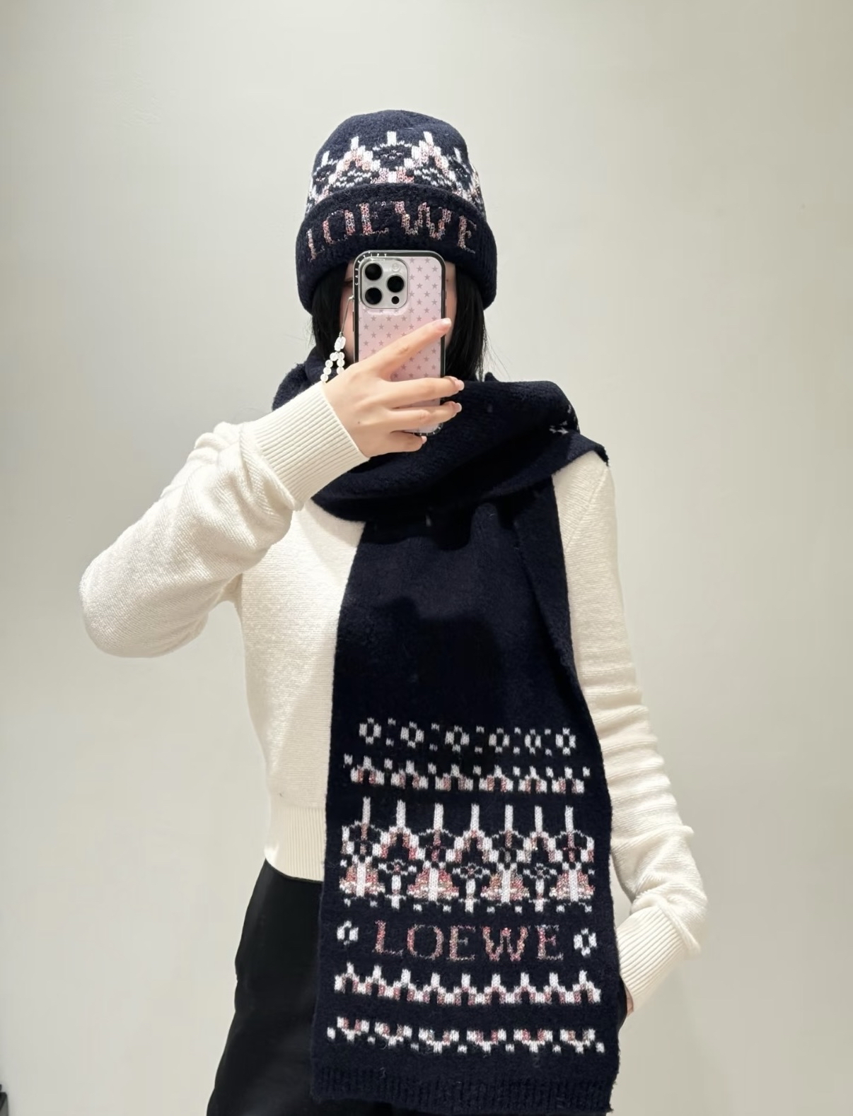 限時優惠✨訂貨🍒Loewe navy scarf 有閃珠片 Size 28x172cm   88% wool, 12% polyamide