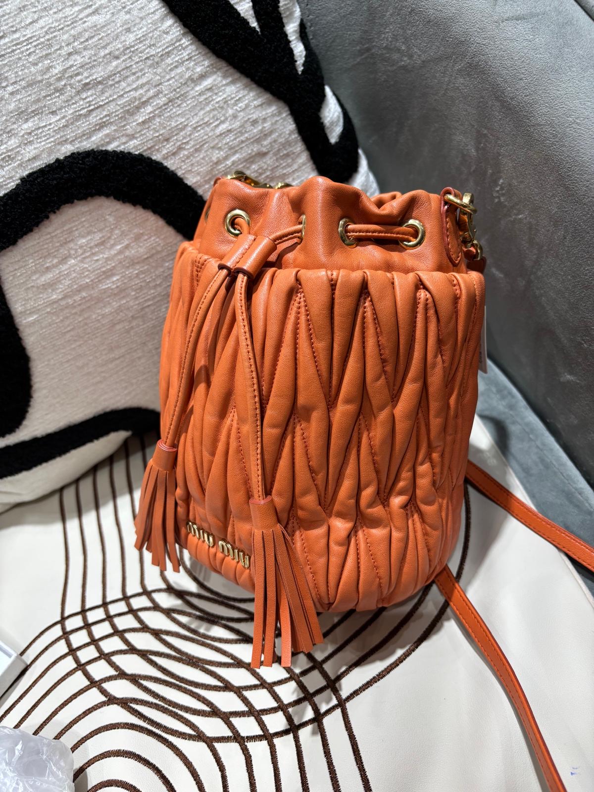 Miu Miu Matelassé Bandoliera bag model 5BE014,2019年 100%Authentic, 98%New ✅證書✅Dust bag