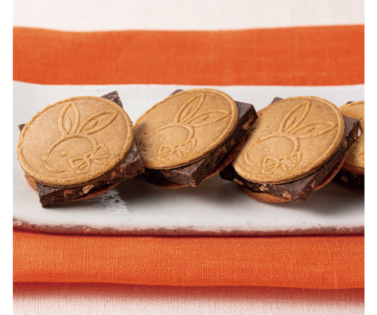 日本直送  日本 鎌倉五郎 滿月 焦糖堅果脆脆三重奏 厚切朱古力夾心 薄脆法蘭酥餅10入