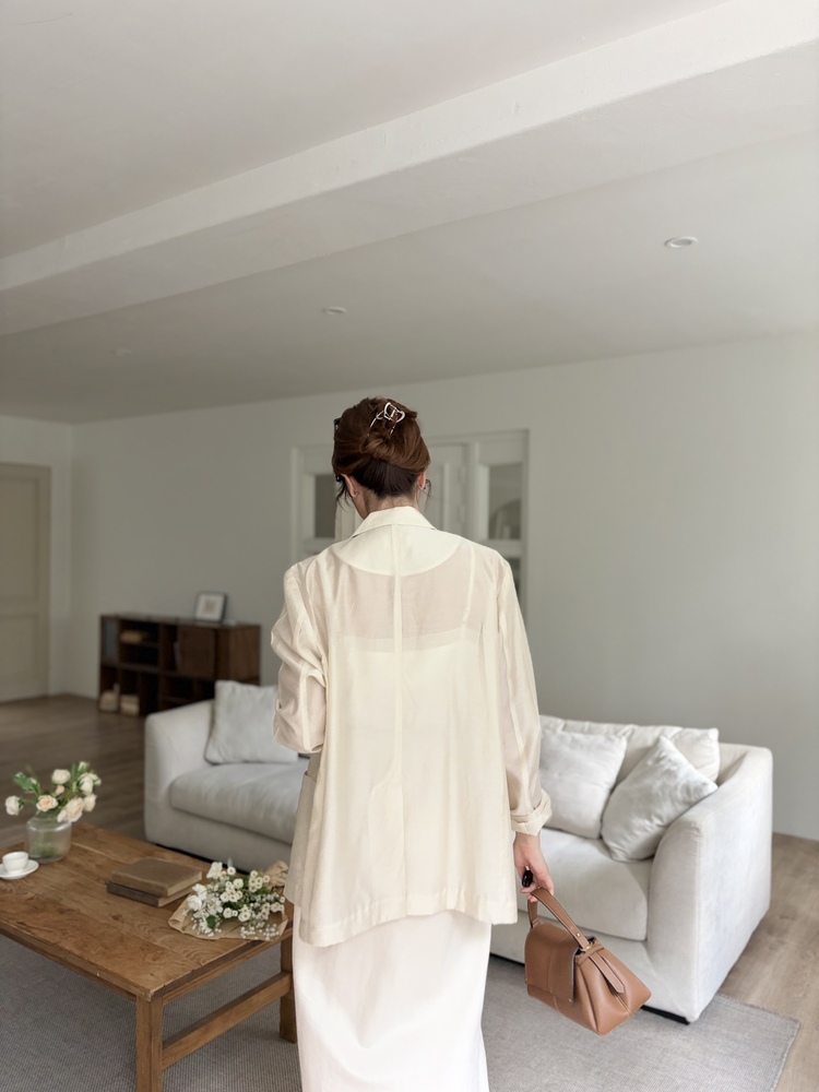 The Fine Silky Blazer (Ivory)