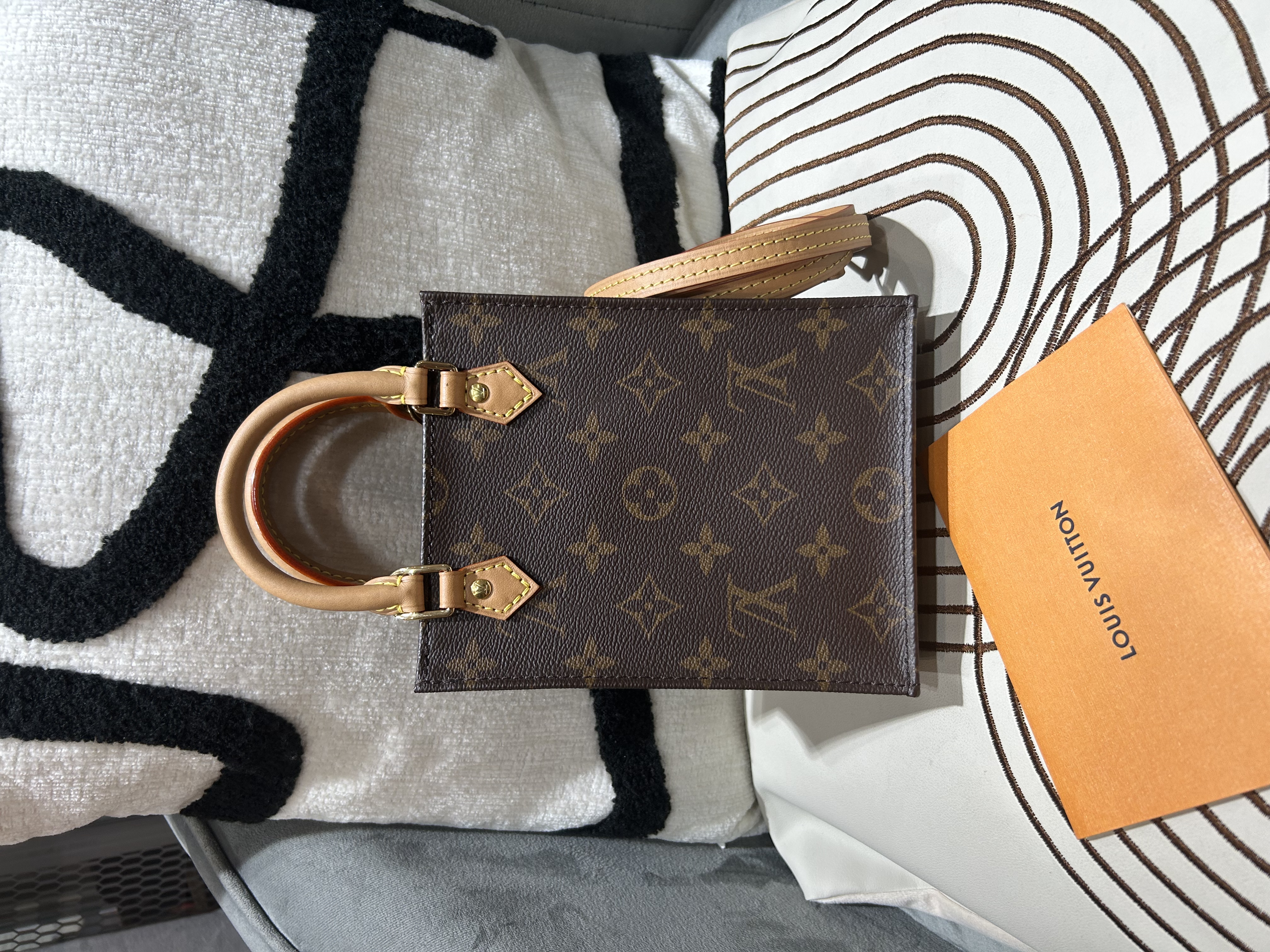 LV Petit Sac Plat Monogram M69442 100%Authentic, 99%New ✅NFC✅收據✅Dust bag✅Box