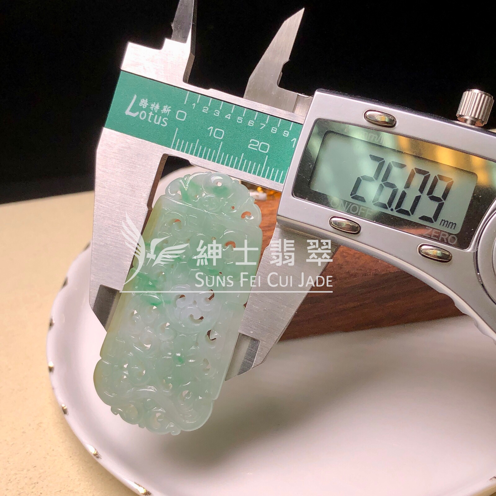 YK01087 黃加綠復古雕花牌 
