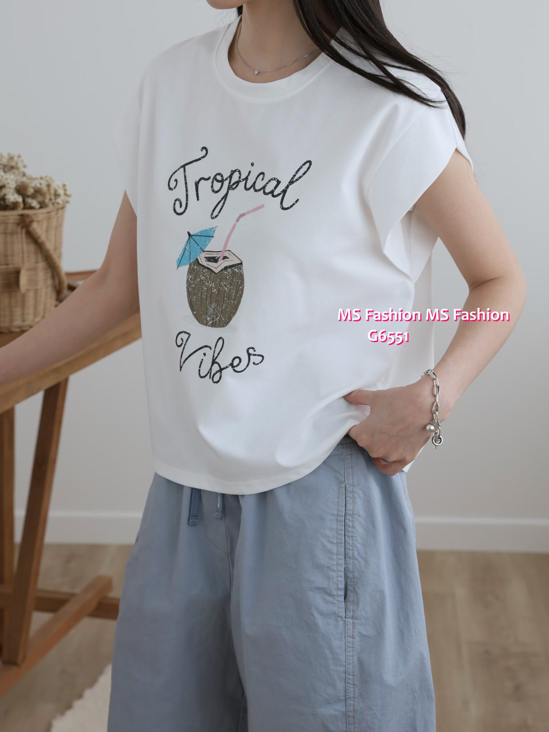 G6551 字母椰青print top