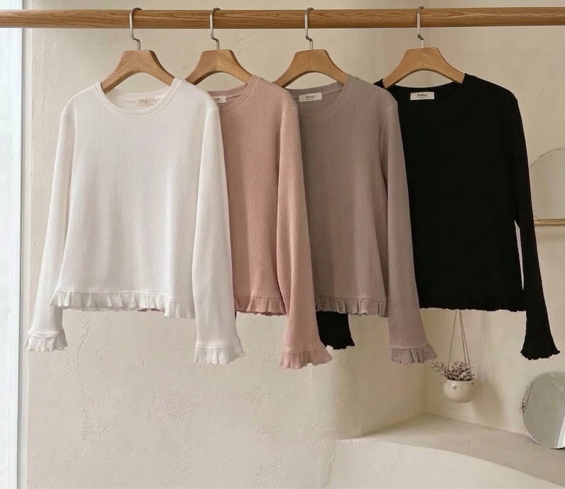 ❥ New arrival 。坑紋小荷葉擺邊上衣。･ᴗ･ 