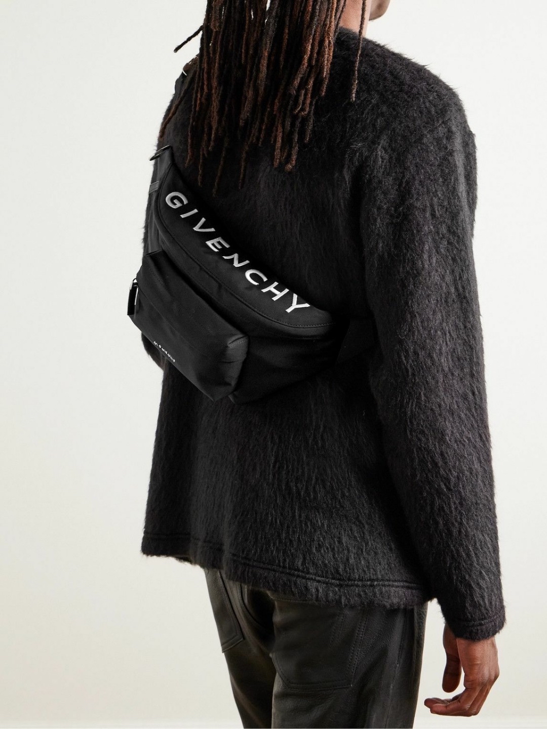 Givenchy 字母logo黑色腰包/胸包 