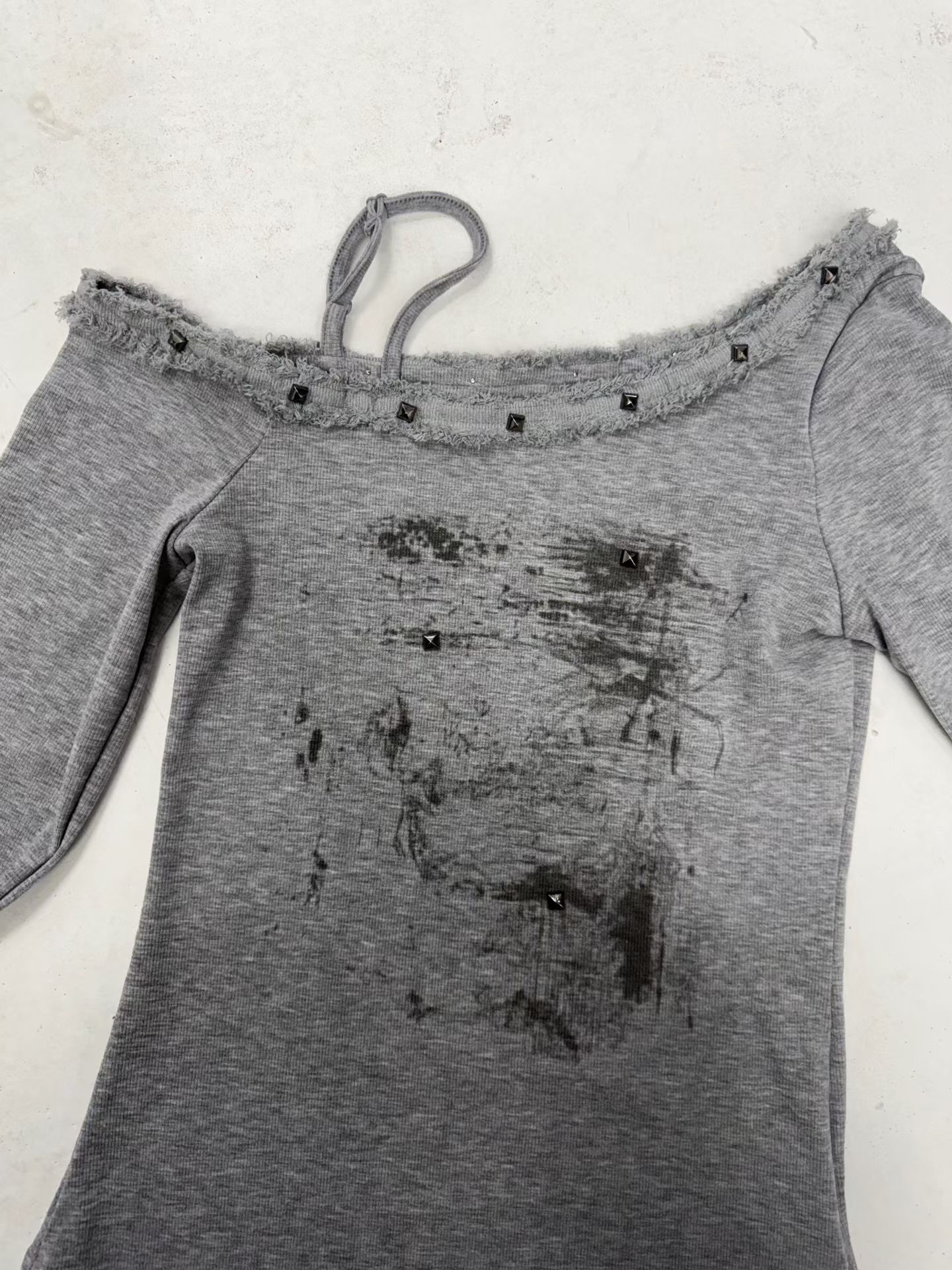 韓國單肩窩釘塗鴉top