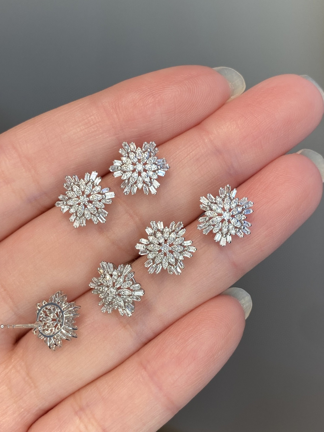 18K Diamond Earrings 