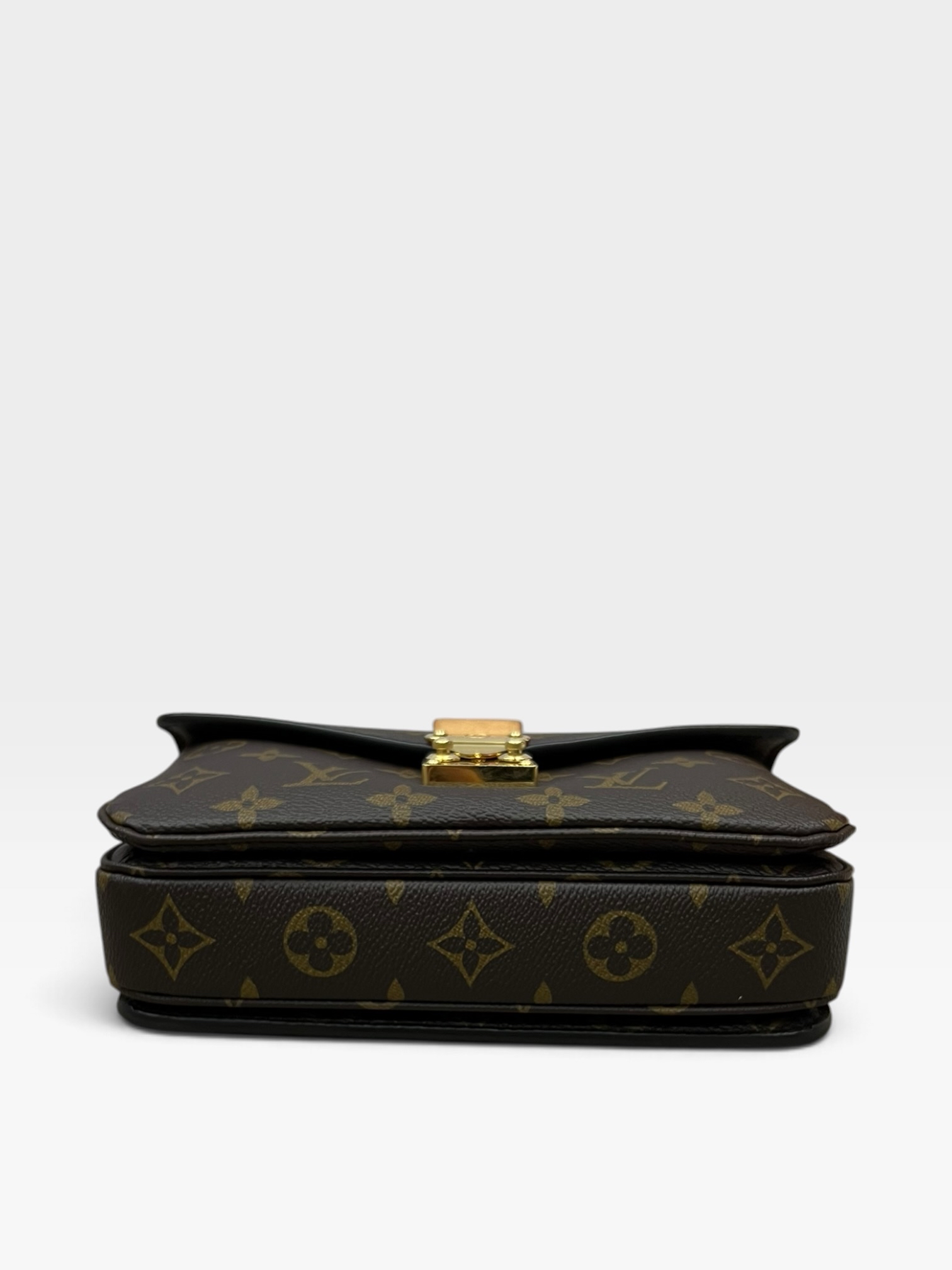 Pre-Owned Louis Vuitton Pochette Monogram /Product Code: 102710