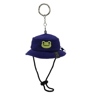 Pickles the frog 帽子掛飾小袋