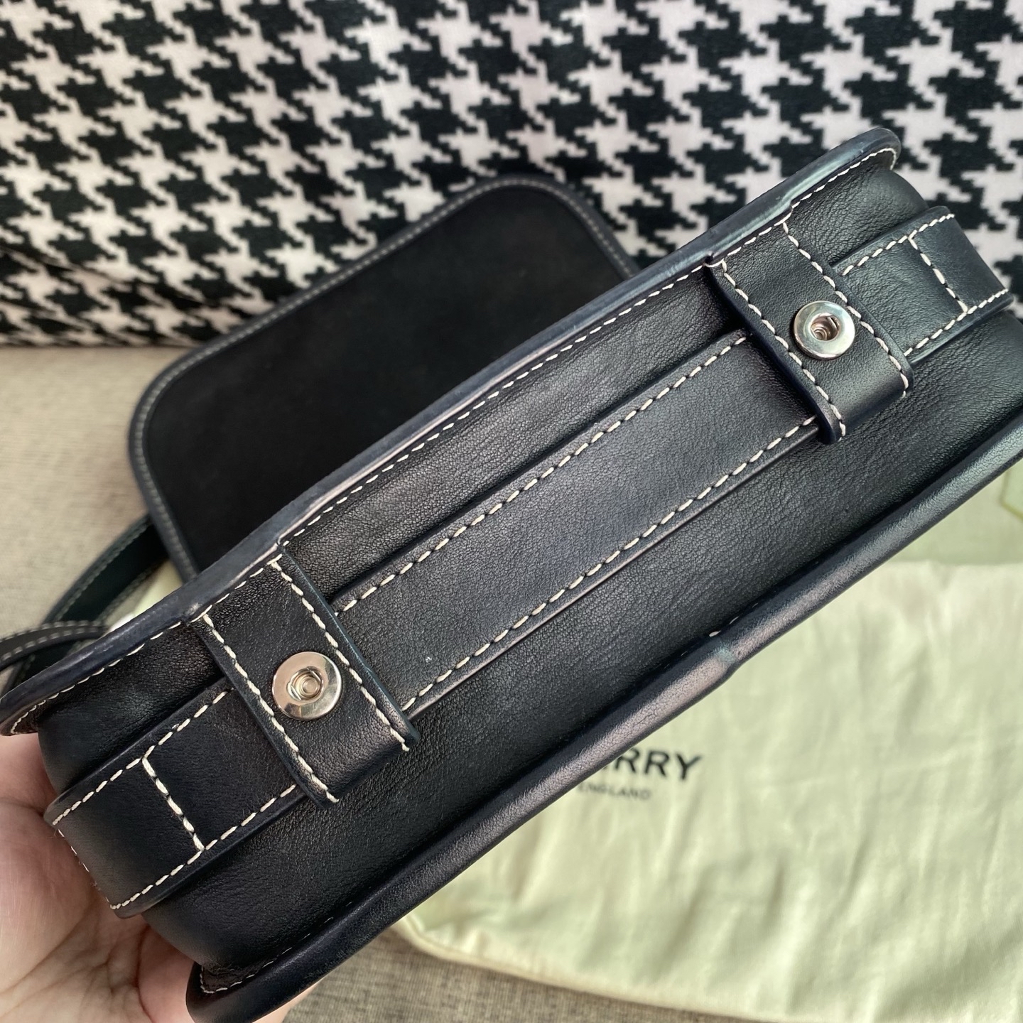 【預訂貨品】Burberry經典格紋郵差包 