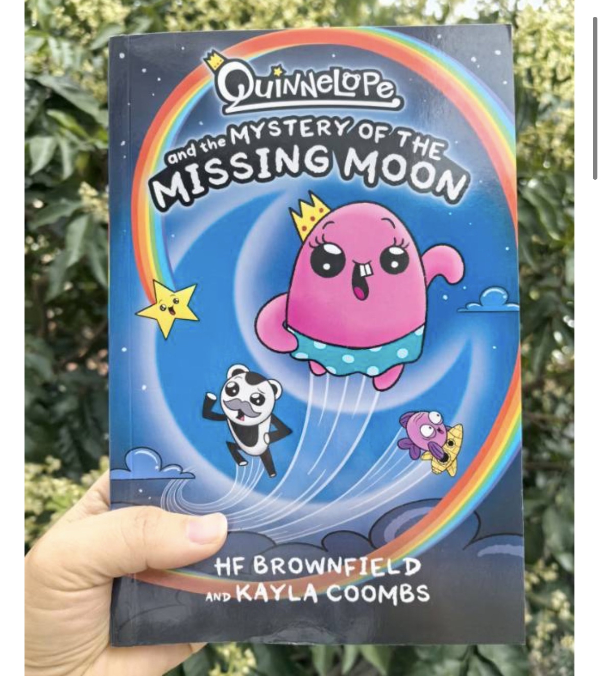 牛津正版。主角 Quinnolope 用“善意”超越對手，不僅贏得比賽，也贏得了觀眾和隊友的心。畫面充滿動感、幽默與溫情，是兒童文學中“寓教於樂”的典範之作。  平裝15*22.8釐米，264頁