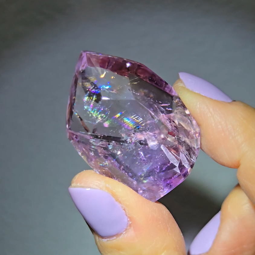 Amethyst pocket stone with rainbows - AM65