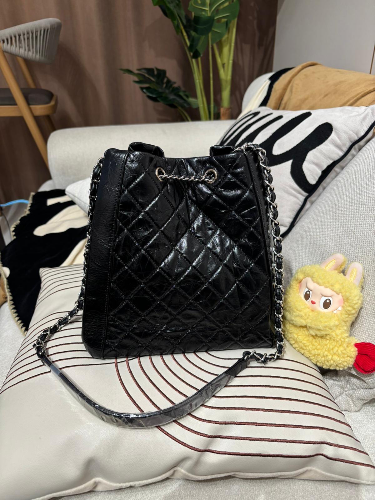 Chanel bucket drawstring bag 黑色油蠟牛皮，100%Authentic,98%new ✅card✅dust bag✅box