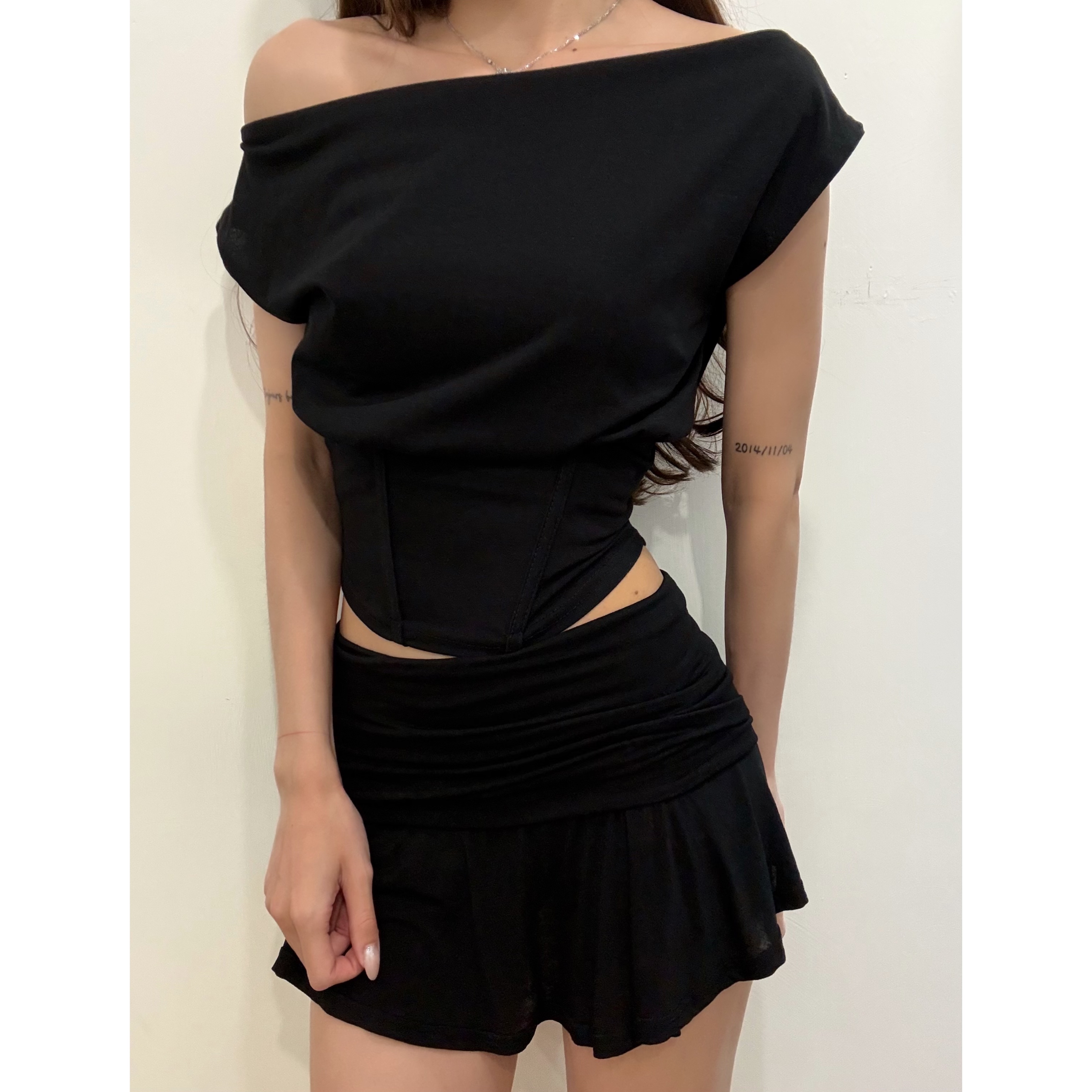優惠價7月8截🩶2607C《RUCHED ACUT SKPT》