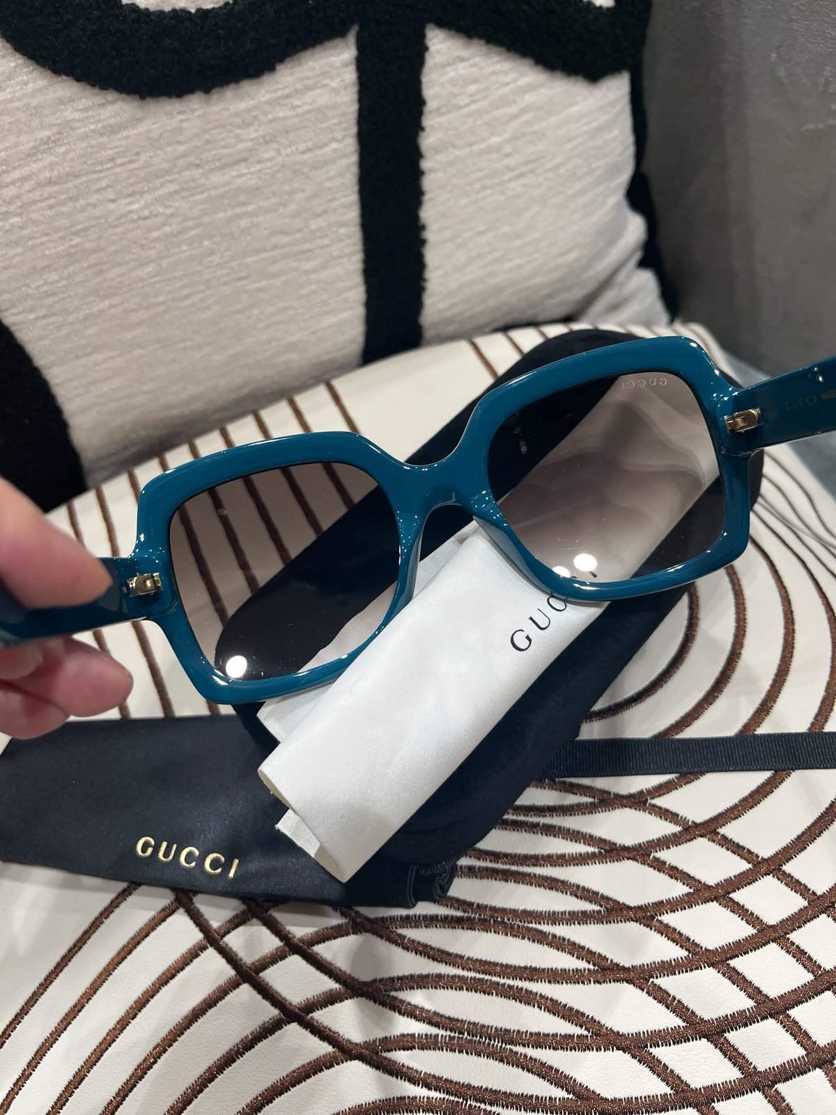Gucci Sunglasses 100%Authentic, 98%New ✅box