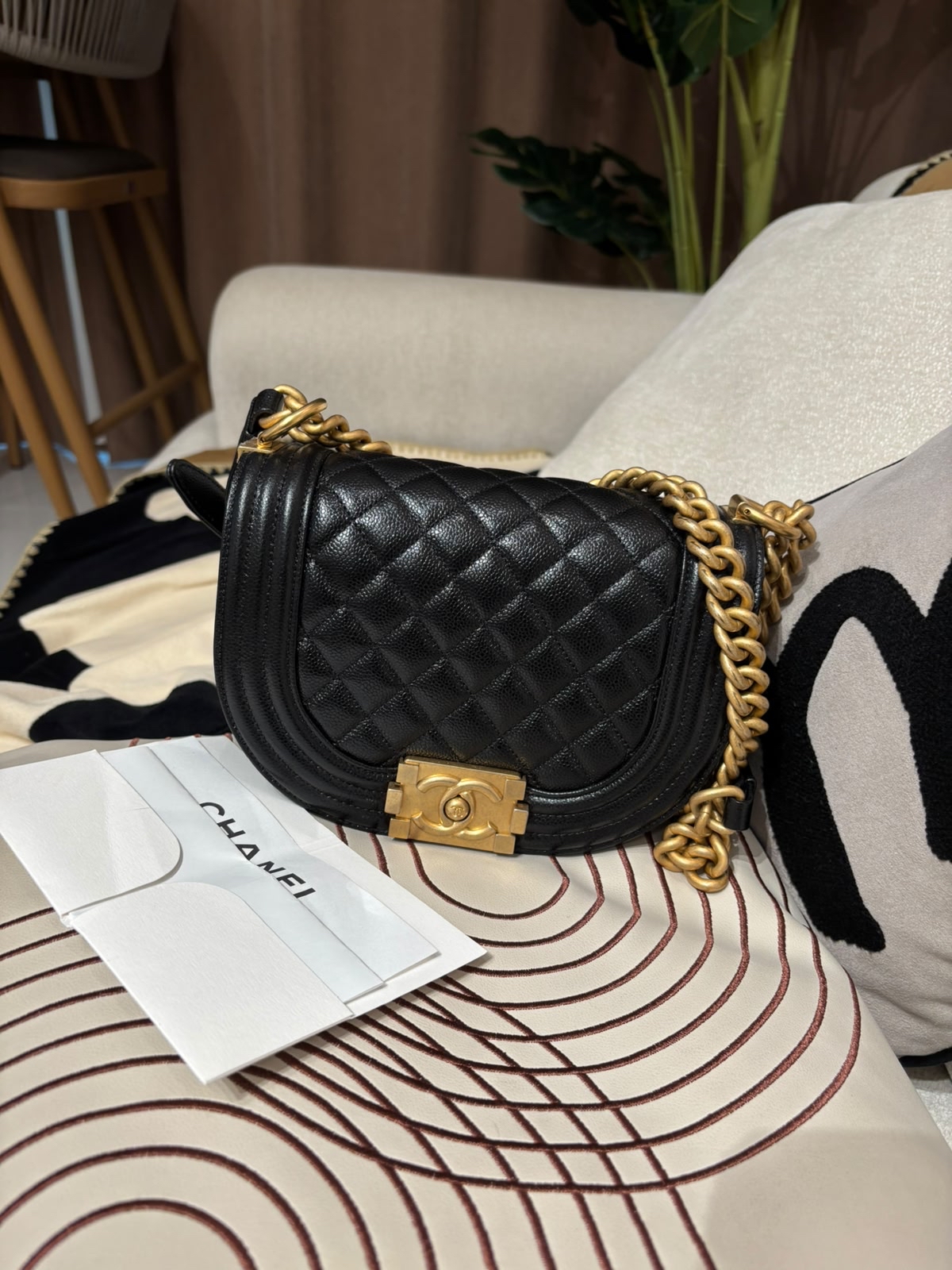 Chanel boy 黑色荔枝牛皮金鏈半圓boy 100%Authentic,98%new ✅香港專門店收據✅晶片✅塵袋✅box
